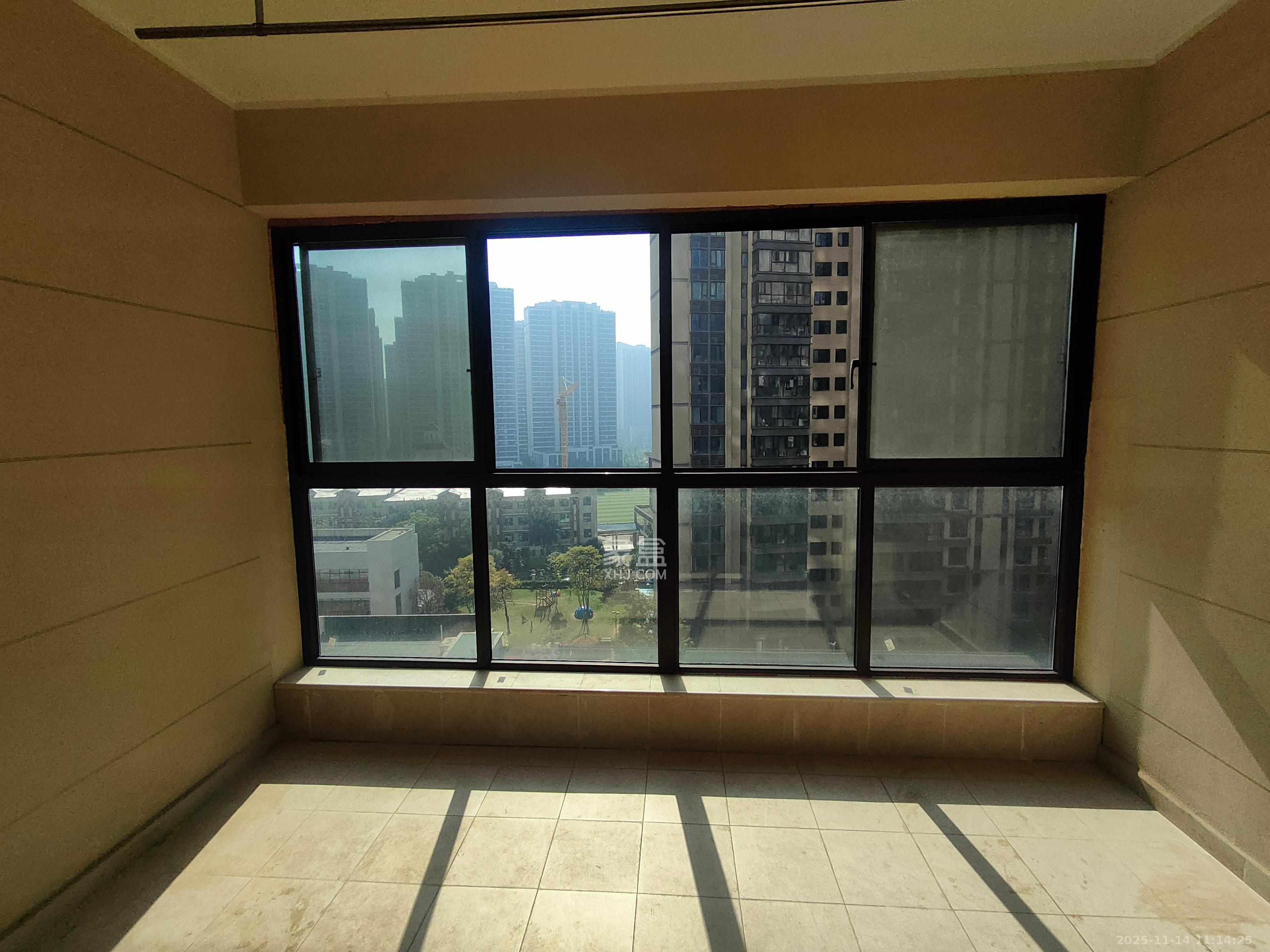 万润滨江天著  3室2厅1卫    2400.0元/月