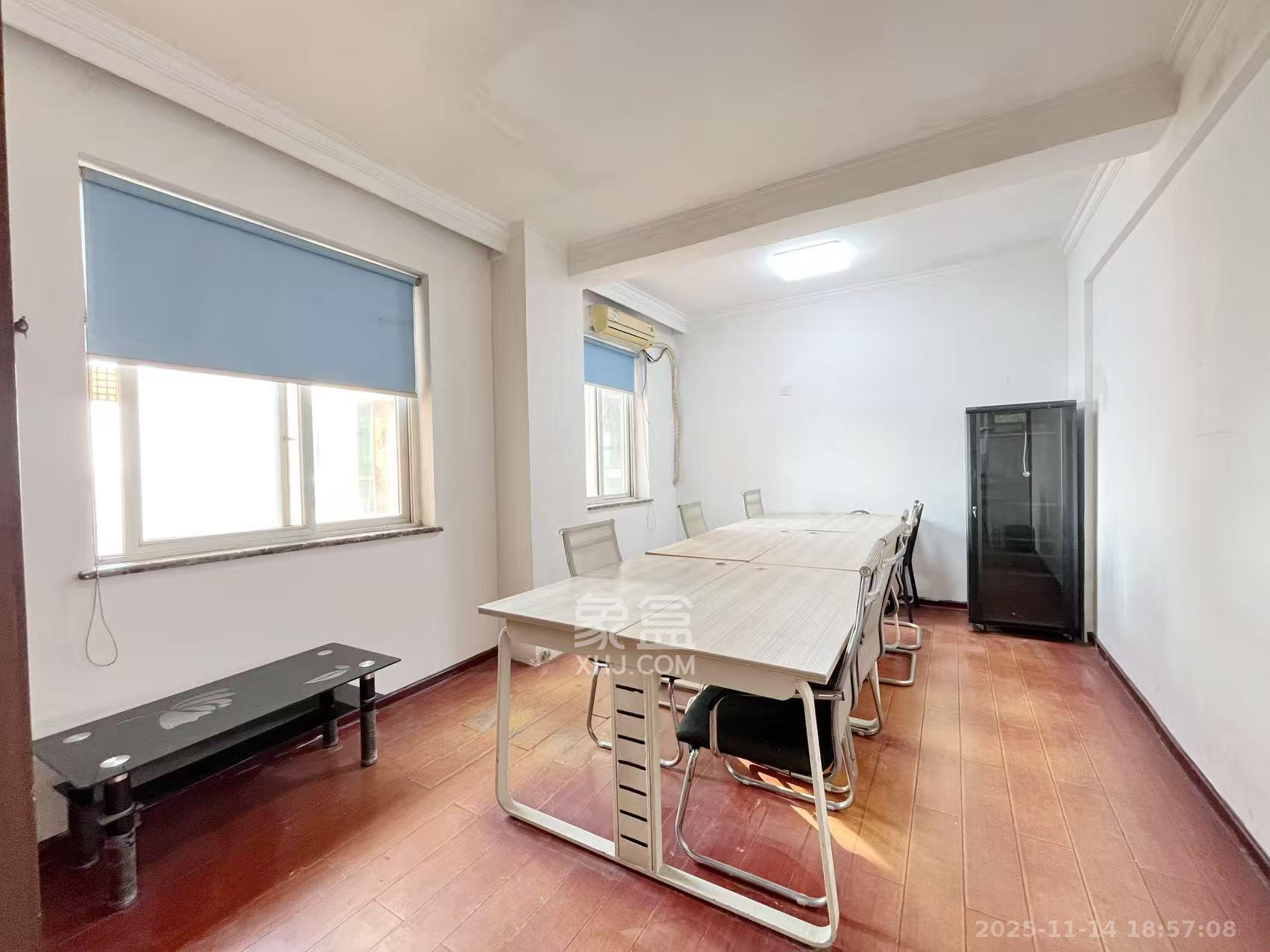 兴威名城  4室2厅2卫    2800.0元/月室内图