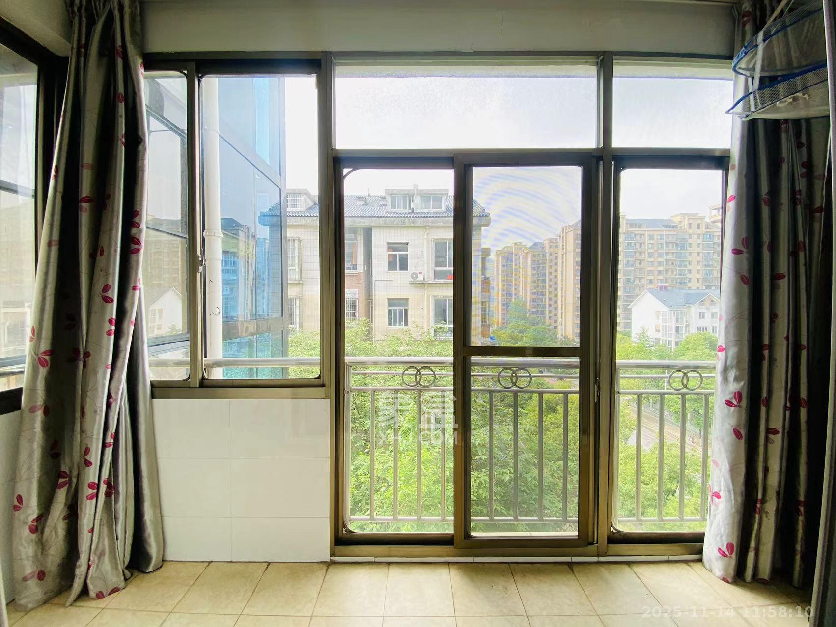 枫林绿洲  2室2厅1卫    2100.0元/月室内图