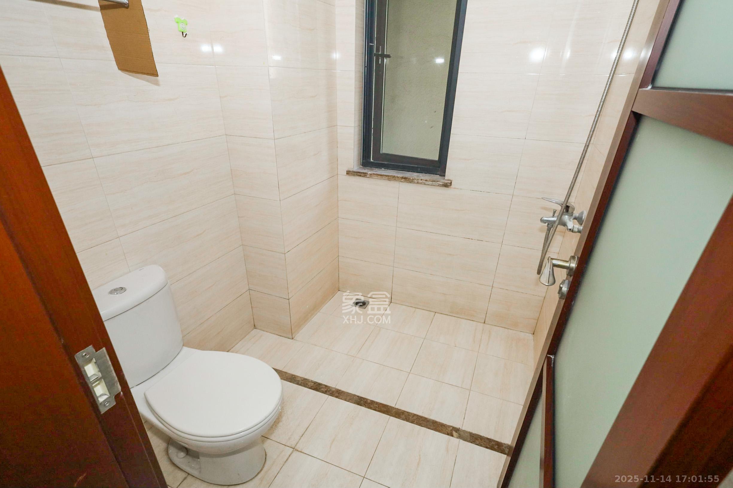 好莱城（弘德西街）  2室2厅1卫    62.0万卫生间