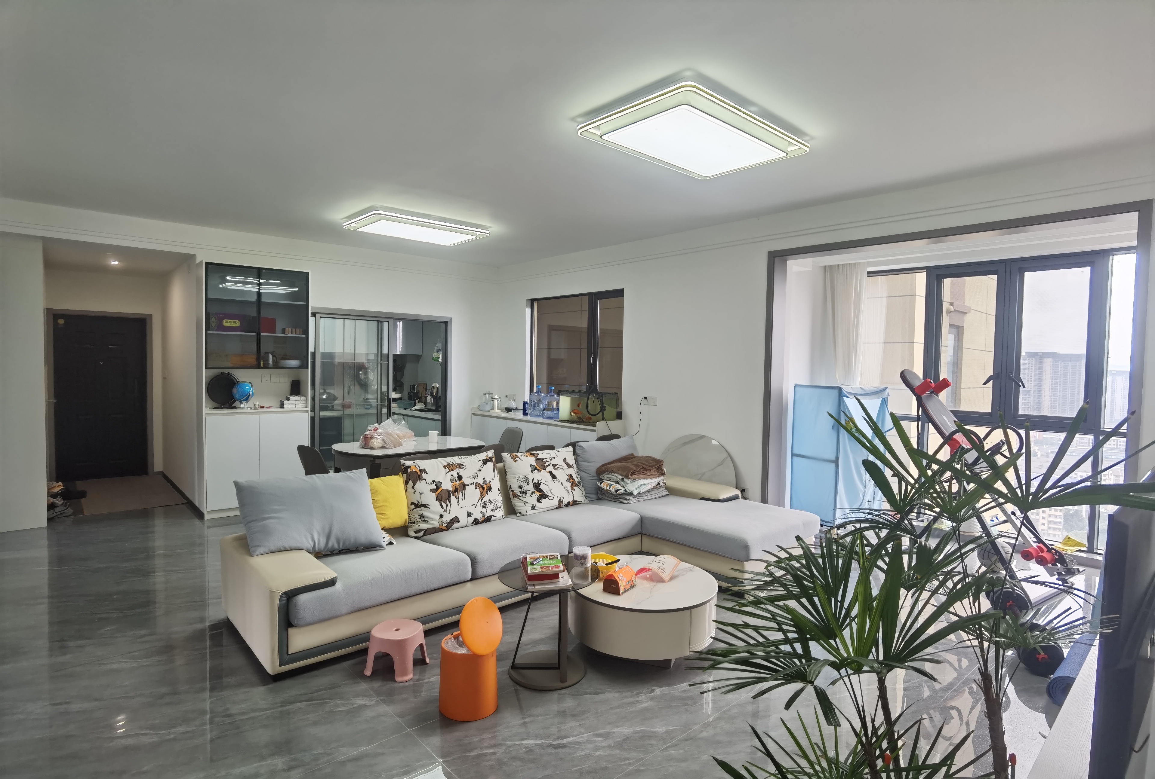 保利香槟国际 3室2厅1卫 88.88万 保利香槟国际 3室2厅1卫 88.88万客厅