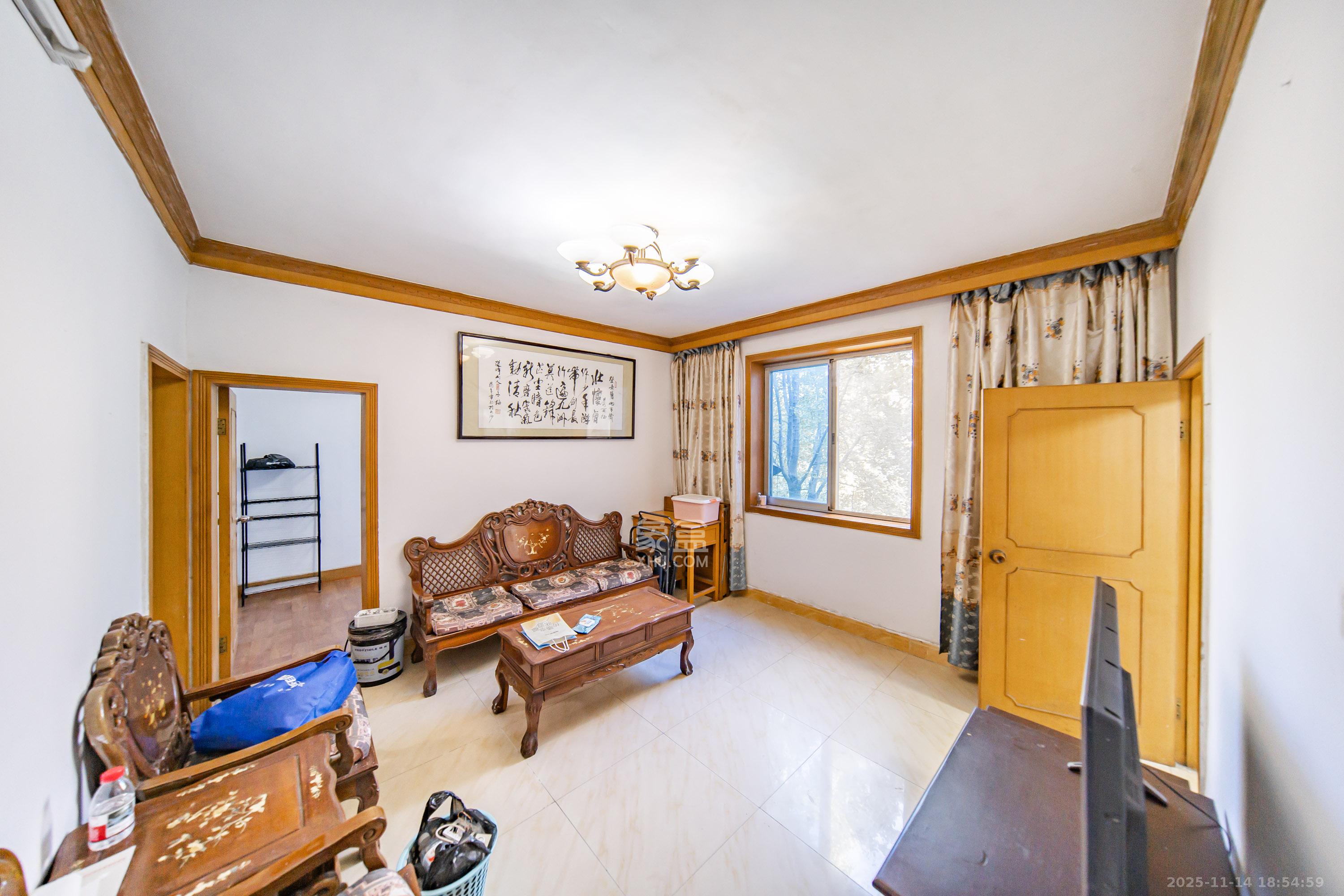 湘雅医学院(湘雅附一北院) 3室2厅1卫 65.0万 湘雅医学院(湘雅附一北院) 3室2厅1卫 65.0万客厅