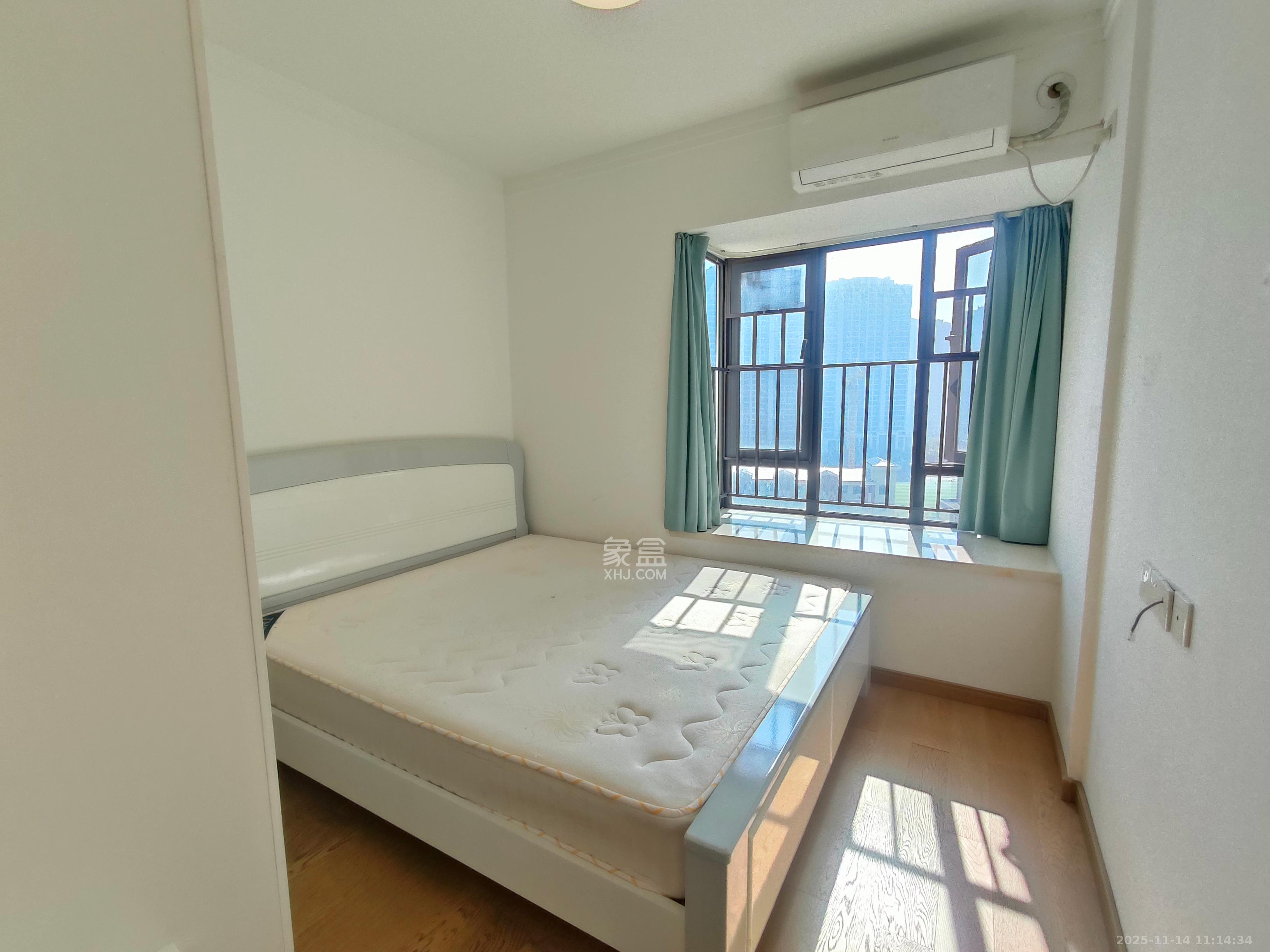 万润滨江天著  3室2厅1卫    2400.0元/月室内图