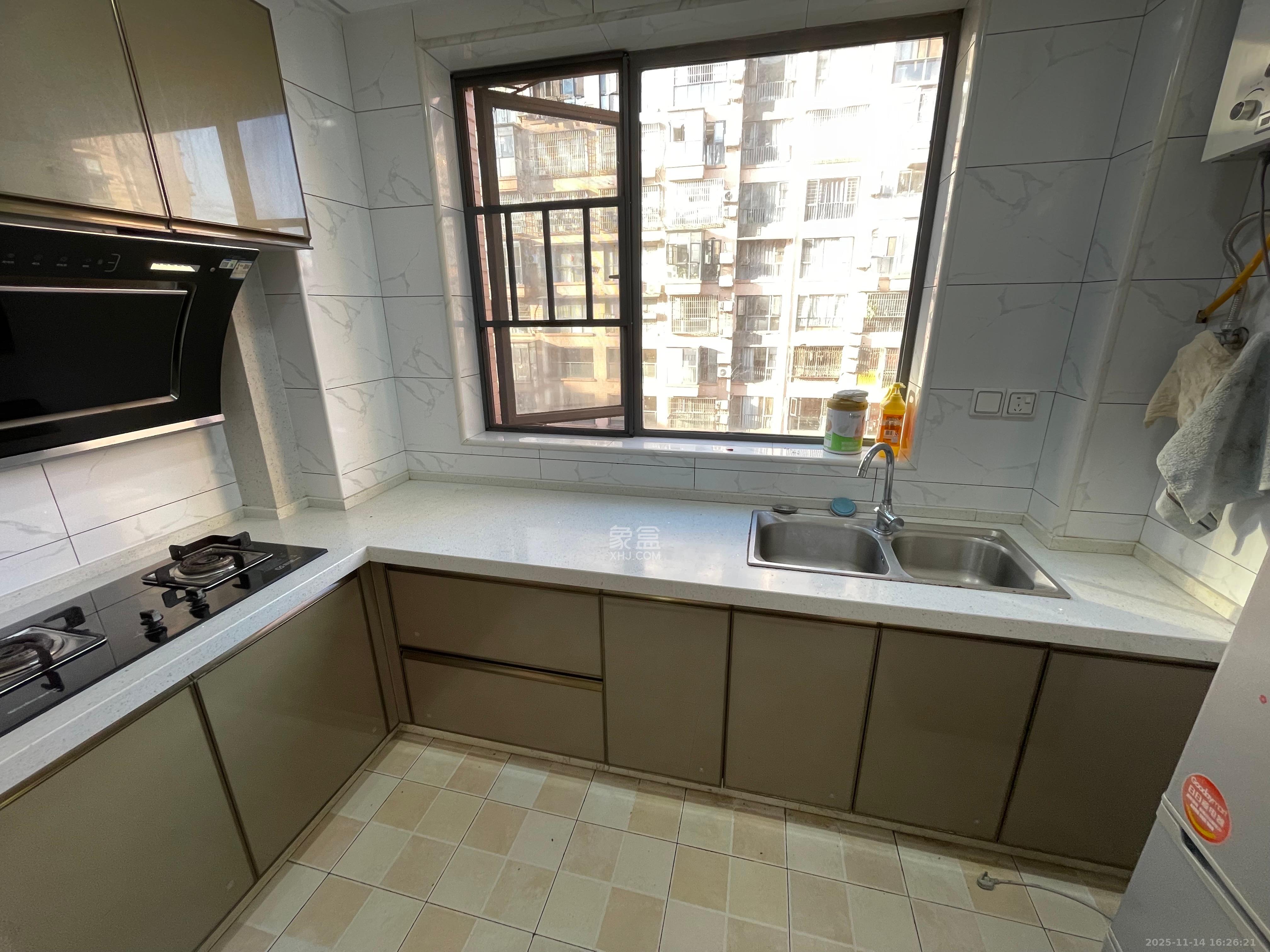 中城丽景香山园 3室2厅2卫 3000.0元/月 中城丽景香山园 3室2厅2卫 3000.0元/月室内图