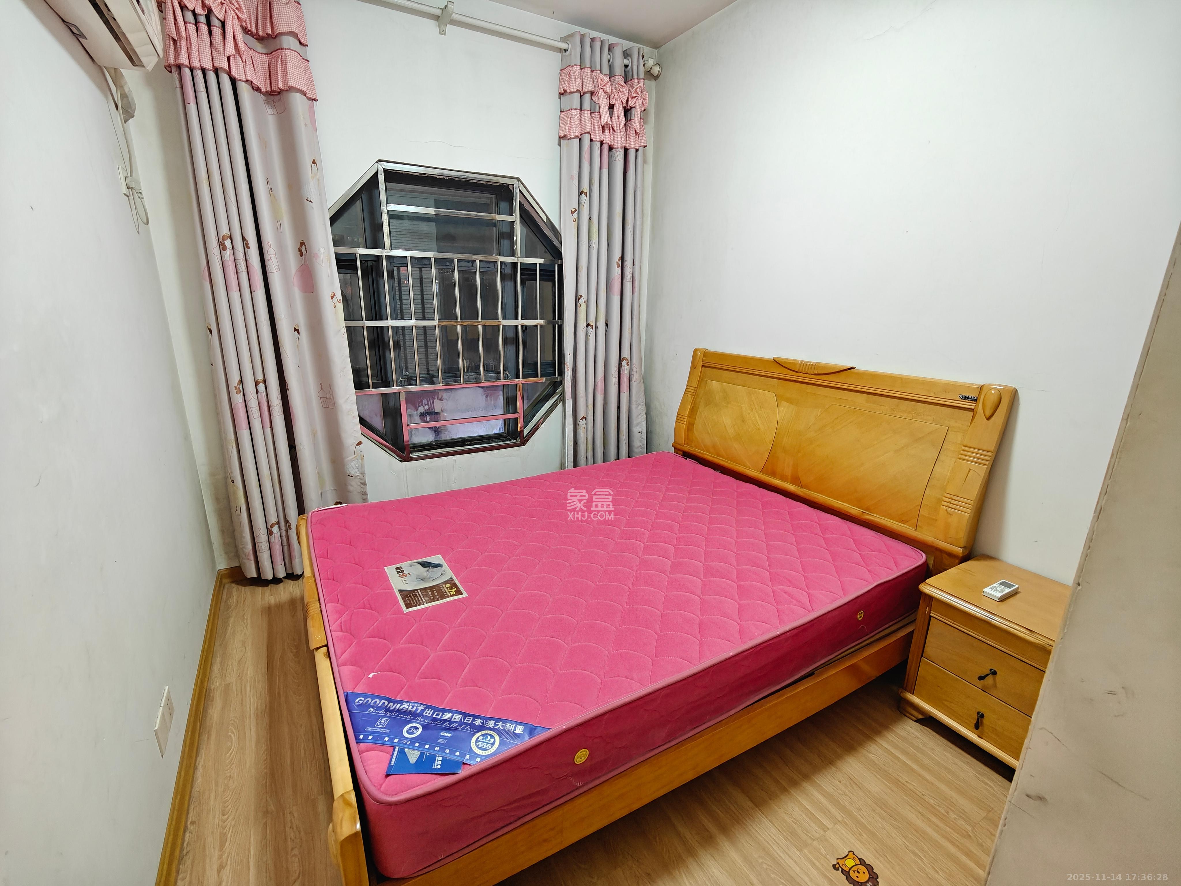 西子湖畔沃府  3室2厅2卫    3000.0元/月室内图