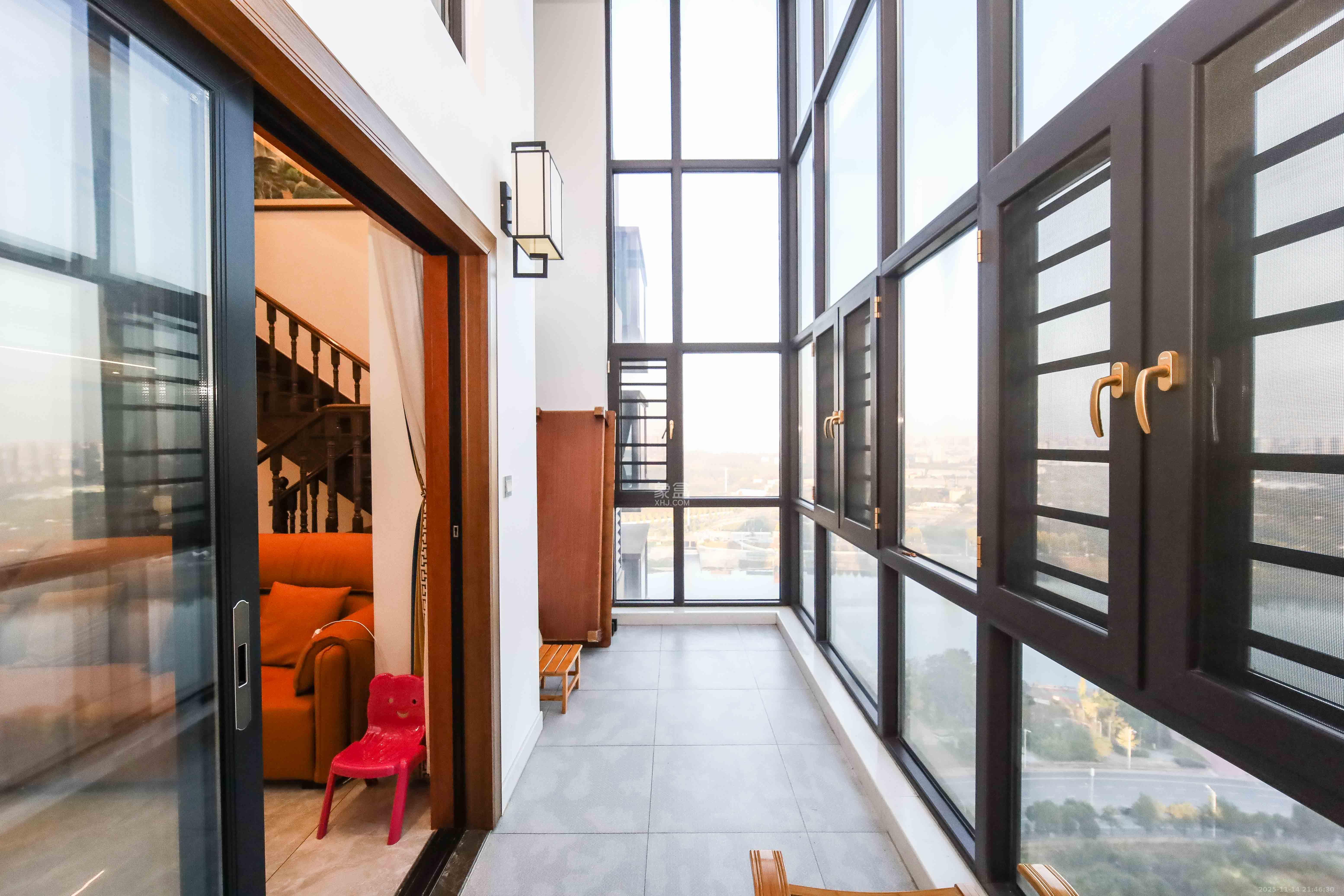 万科金域蓝湾 4室2厅2卫 550.0万 万科金域蓝湾 4室2厅2卫 550.0万阳台