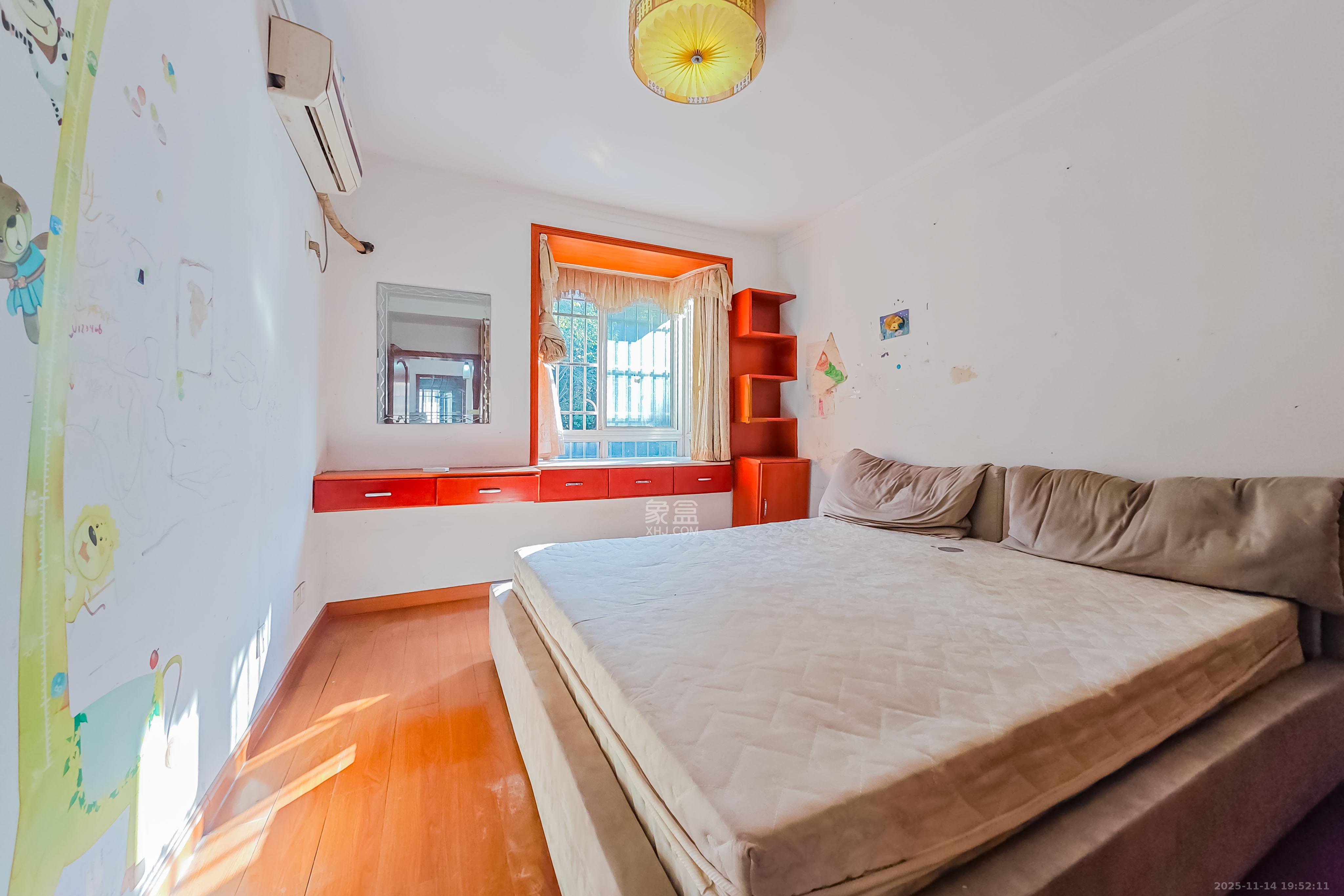 龙吉湾小区（龙瑞尚苑）  2室2厅1卫    43.0万卧室