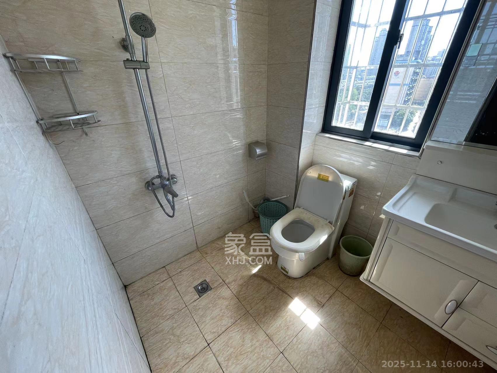 海林馨香雅苑  4室2厅2卫    2800.0元/月室内图