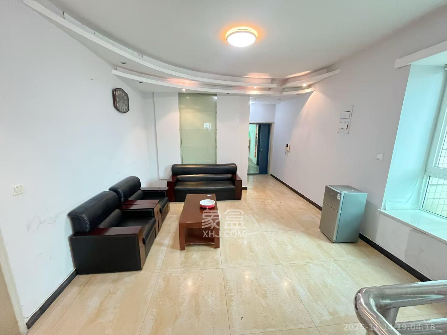 兴威名城  2室2厅1卫    2200.0元/月室内图1