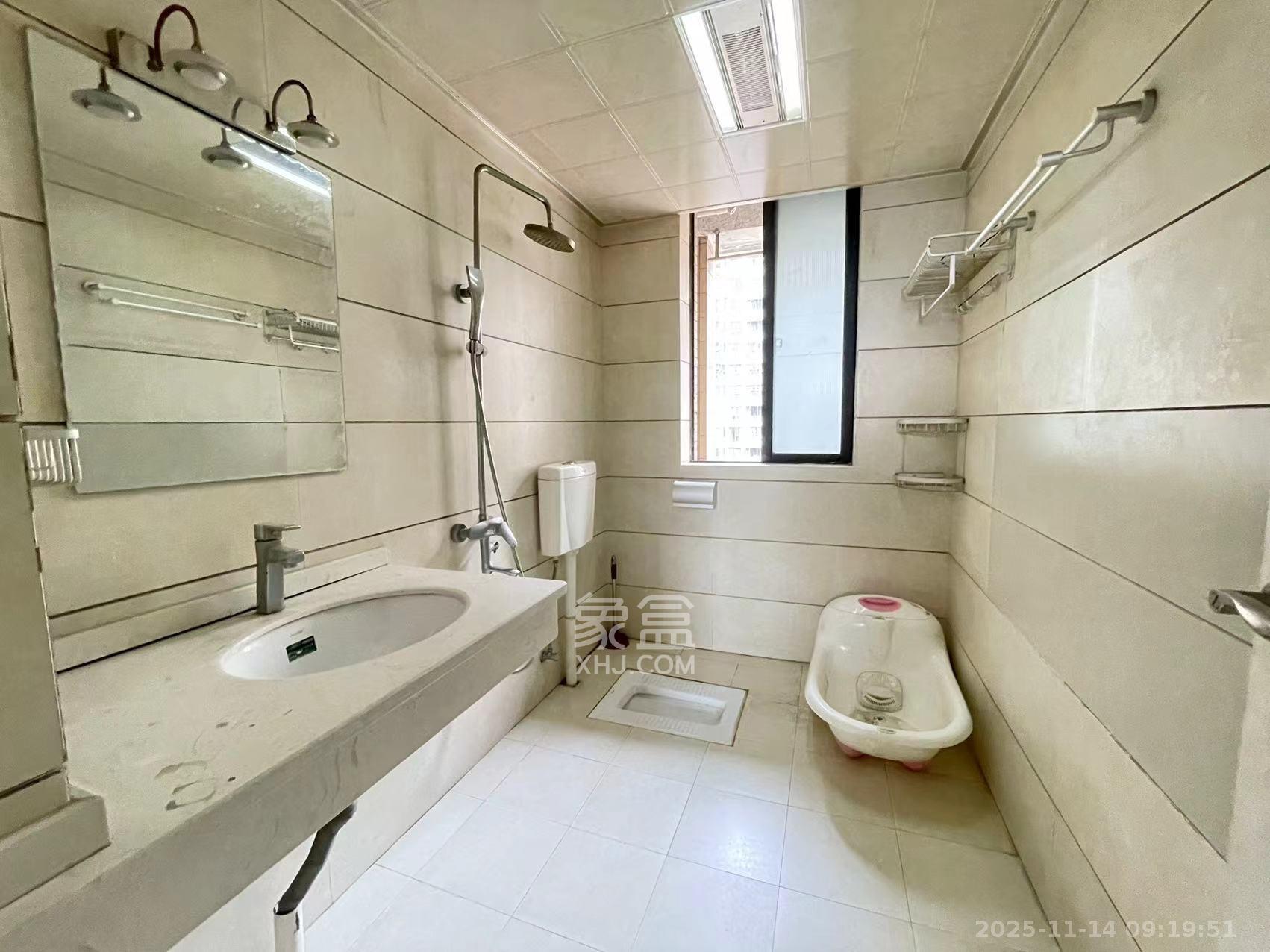 百纳广场（百纳公寓）  3室1厅1卫    3000.0元/月室内图