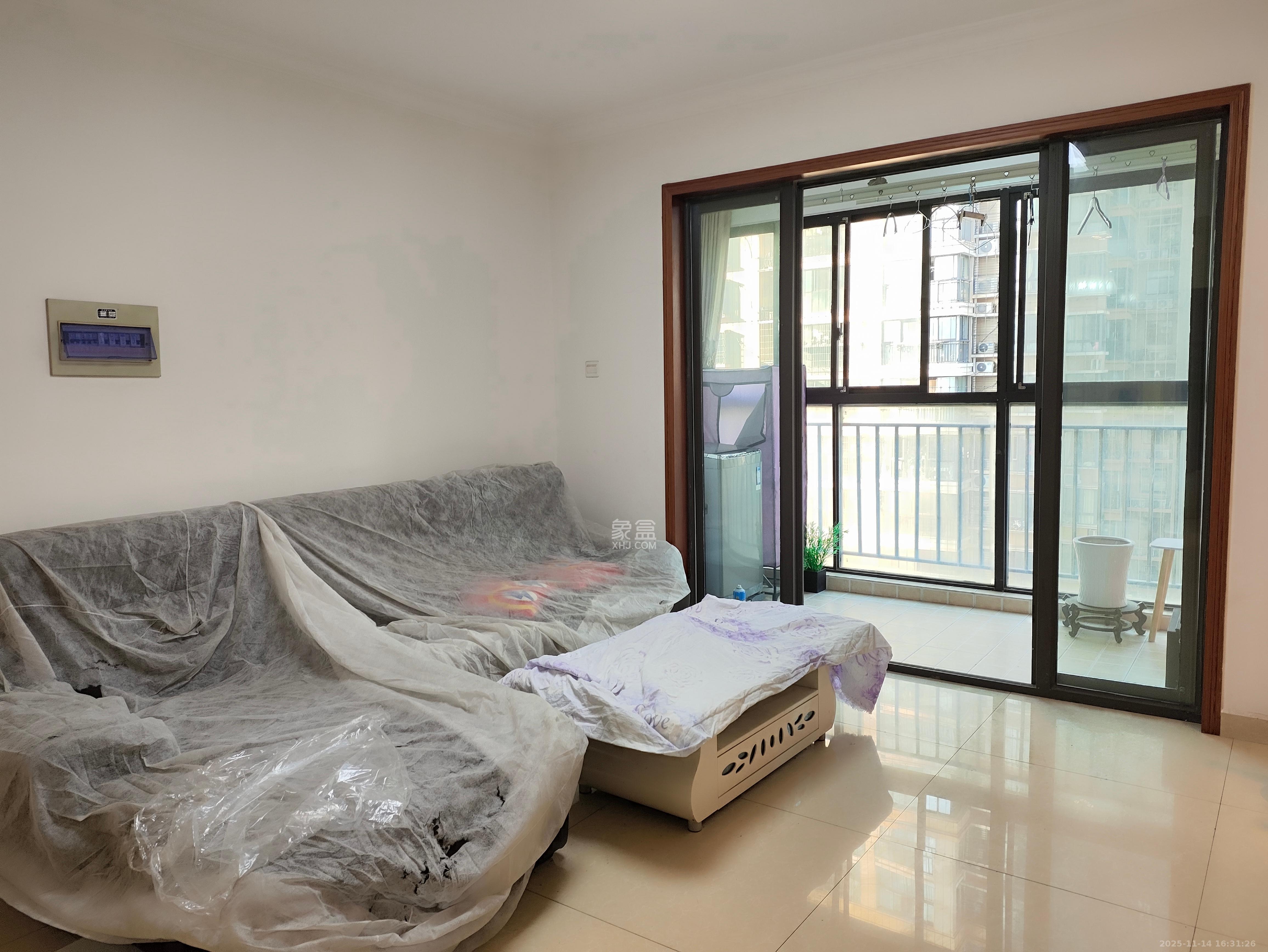 钱隆樽品(一、二、三期)  3室2厅2卫    2500.0元/月室内图