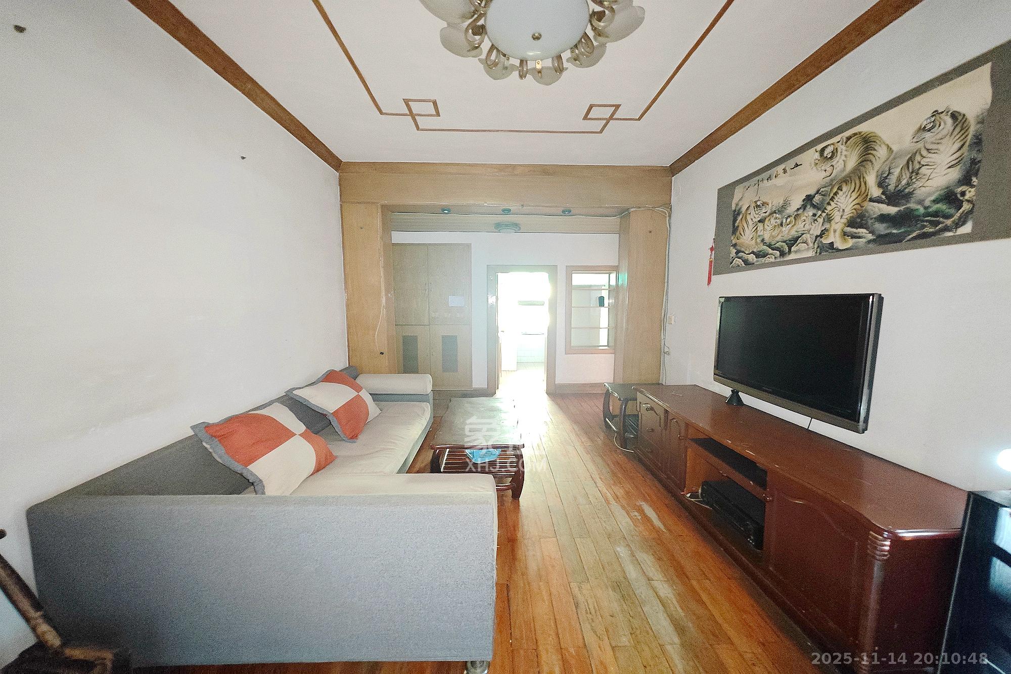 长钢宿舍小区 2室2厅1卫 32.0万 长钢宿舍小区 2室2厅1卫 32.0万客厅