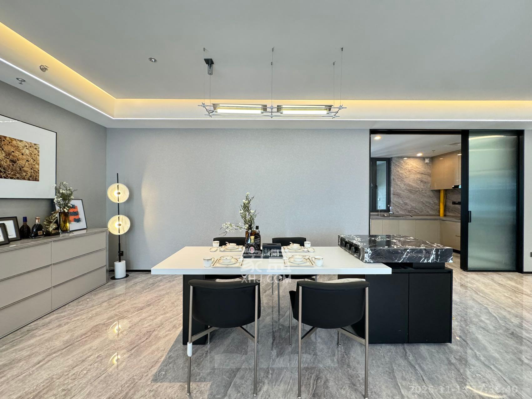 旭辉铂悦湘江  4室2厅4卫    16800.0元/月室内图