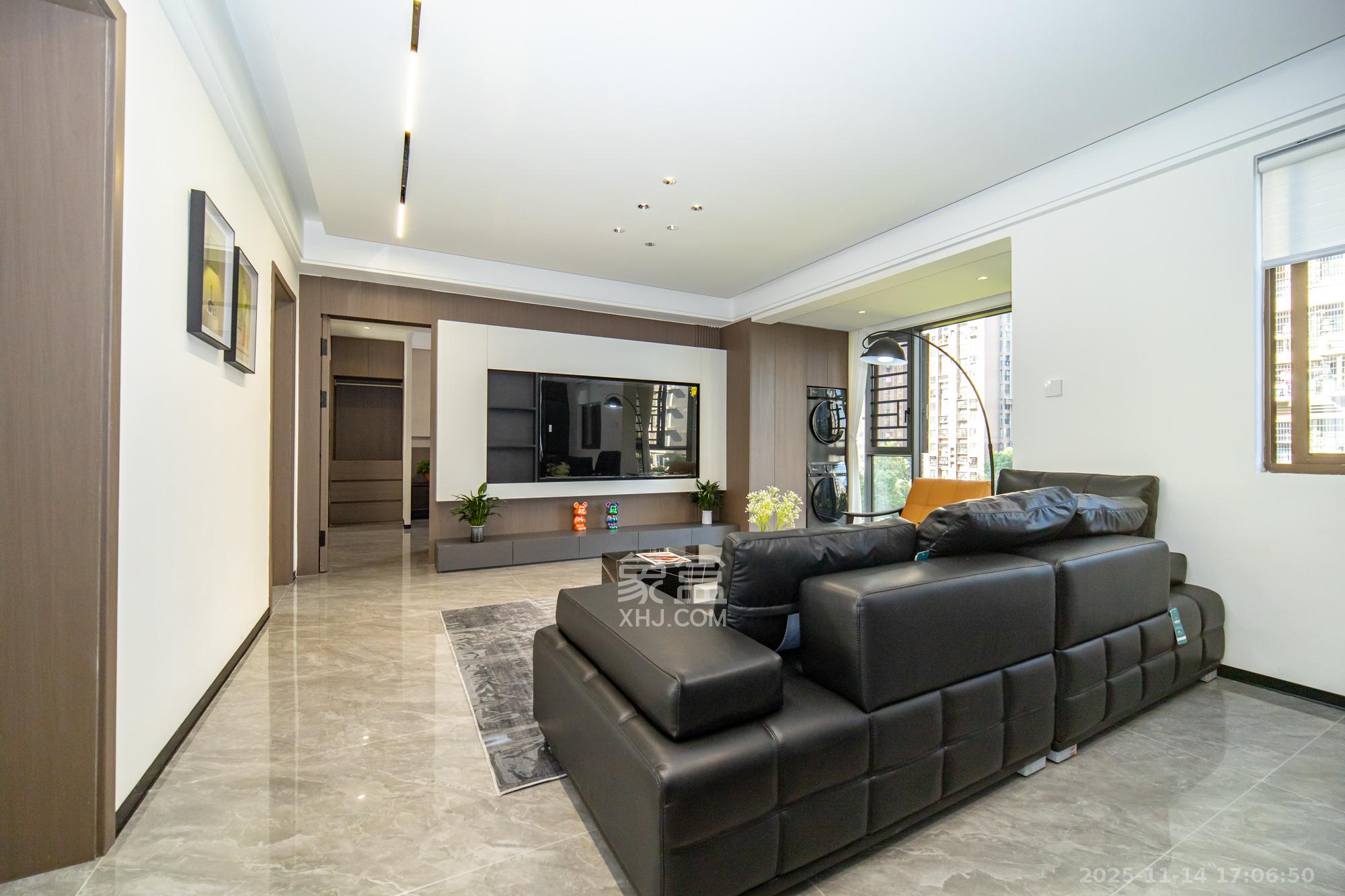 湖湾世景  5室2厅2卫    96.8万客厅