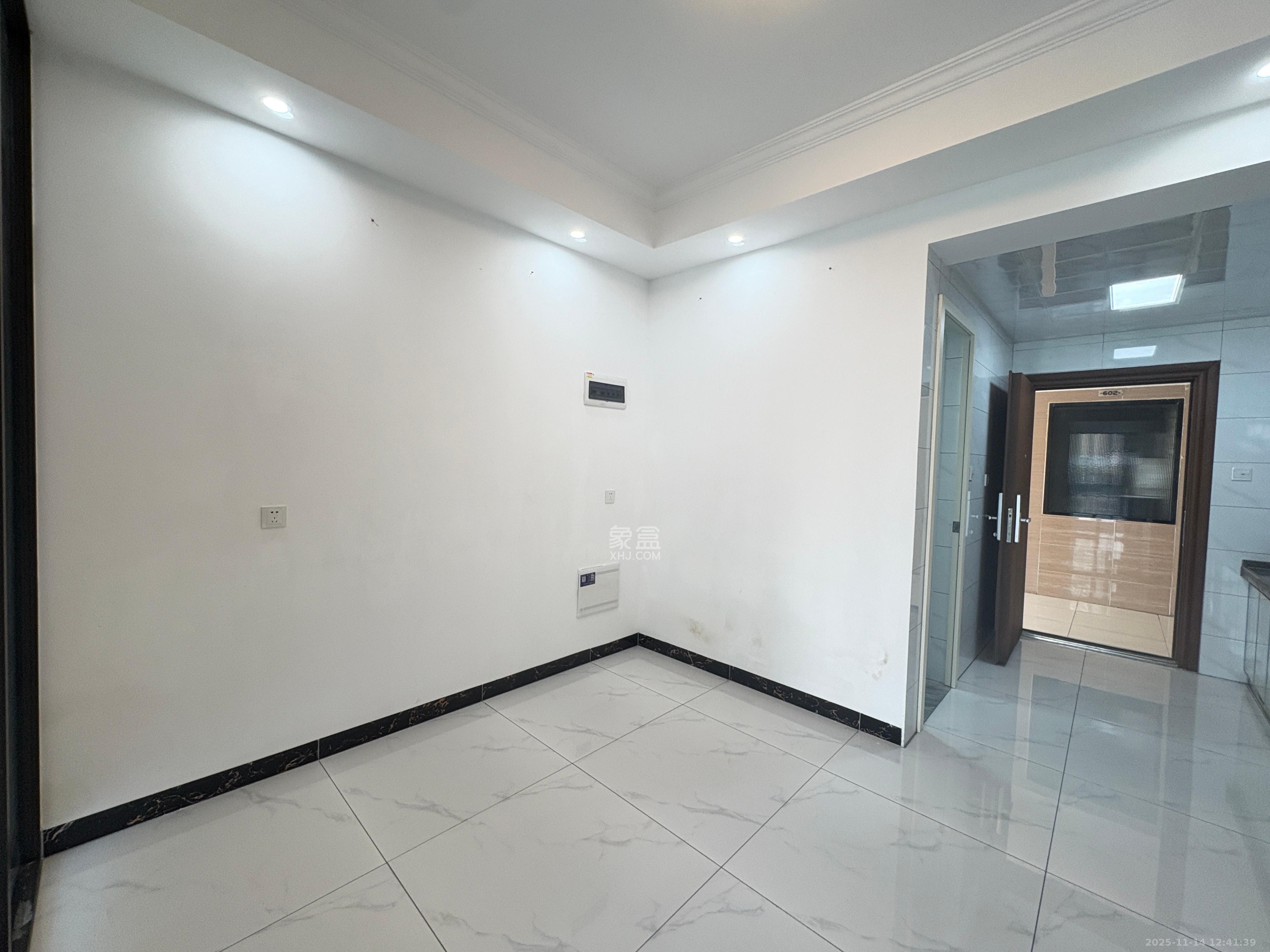 富力十号  1室1厅1卫    1800.0元/月室内图