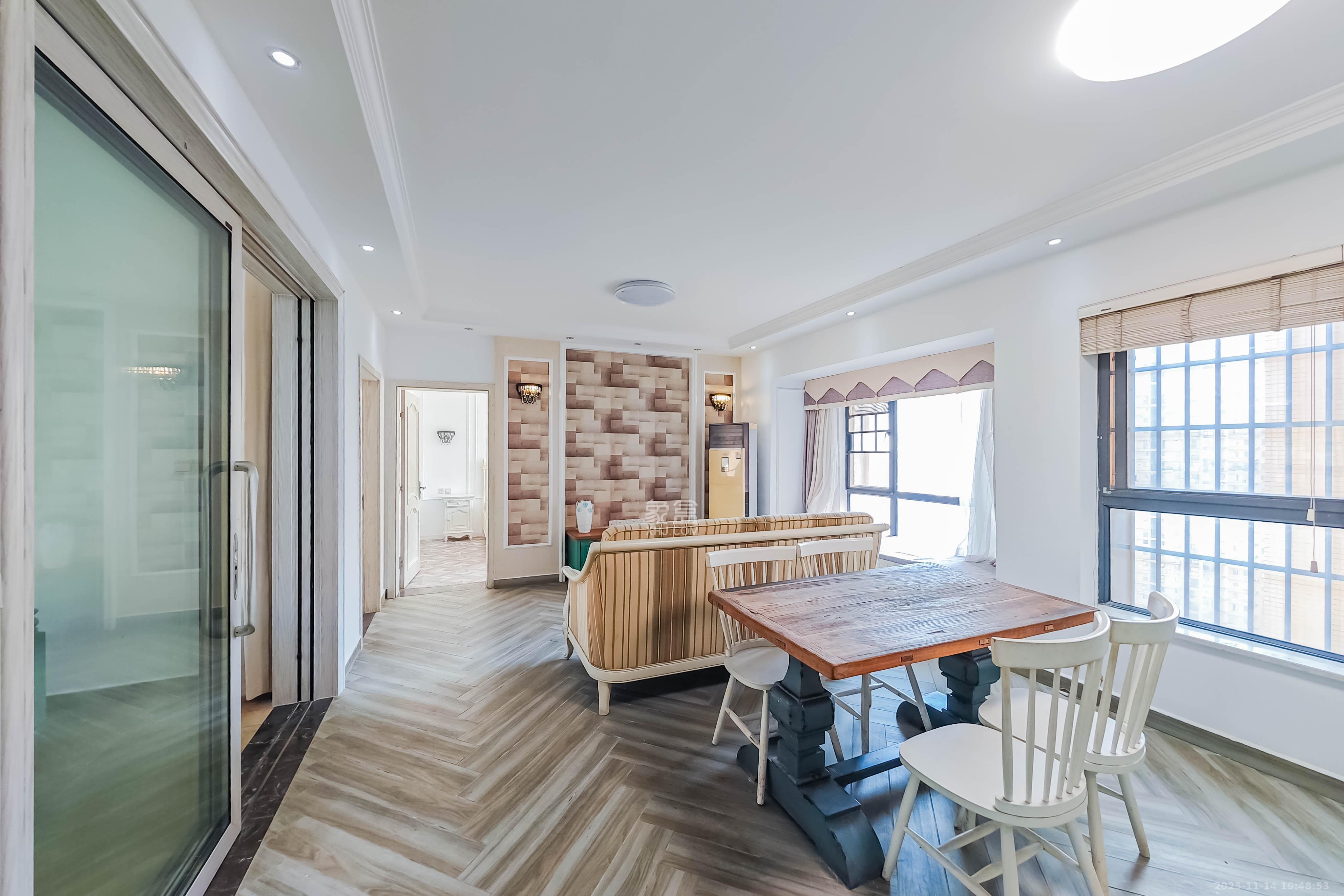 香樟兰亭(朗峰苑) 3室1厅1卫 95.0万 香樟兰亭(朗峰苑) 3室1厅1卫 95.0万客厅