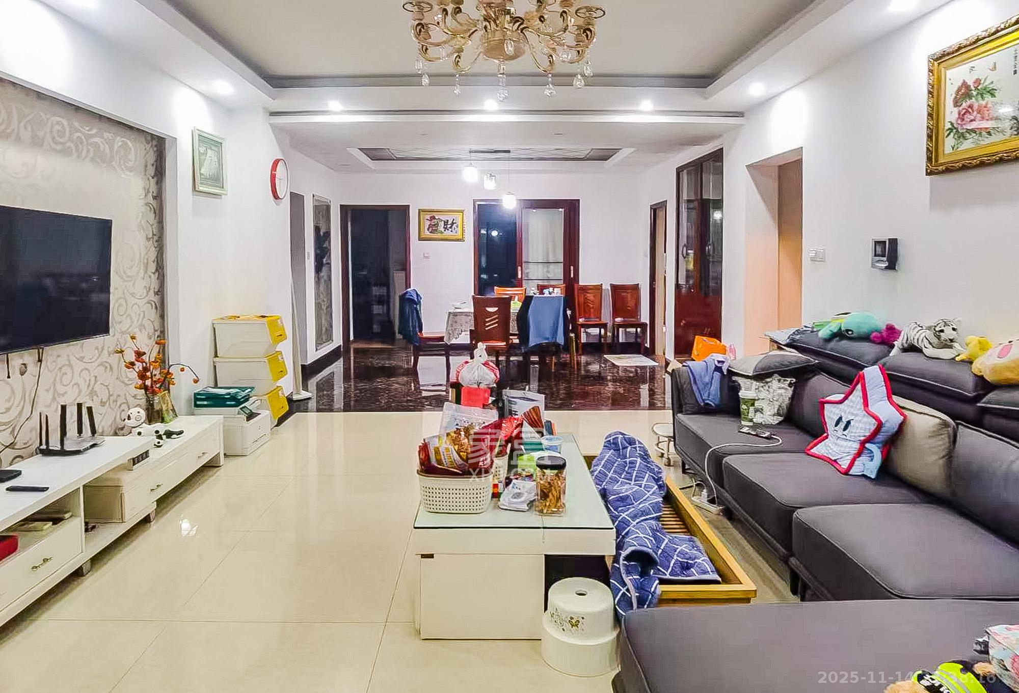 湘江北尚  1室2厅1卫    138.0万客厅