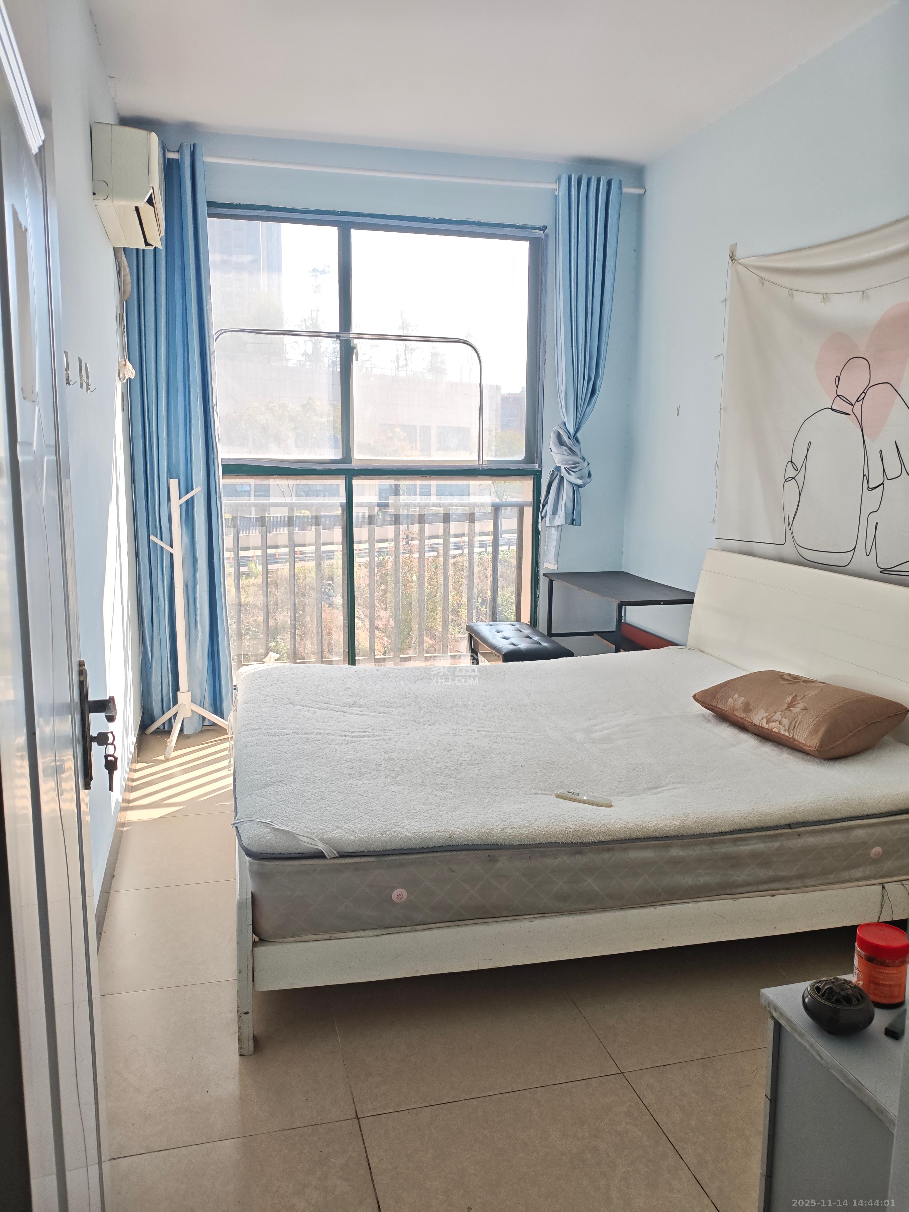 枫华府第  4室2厅2卫    1800.0元/月室内图