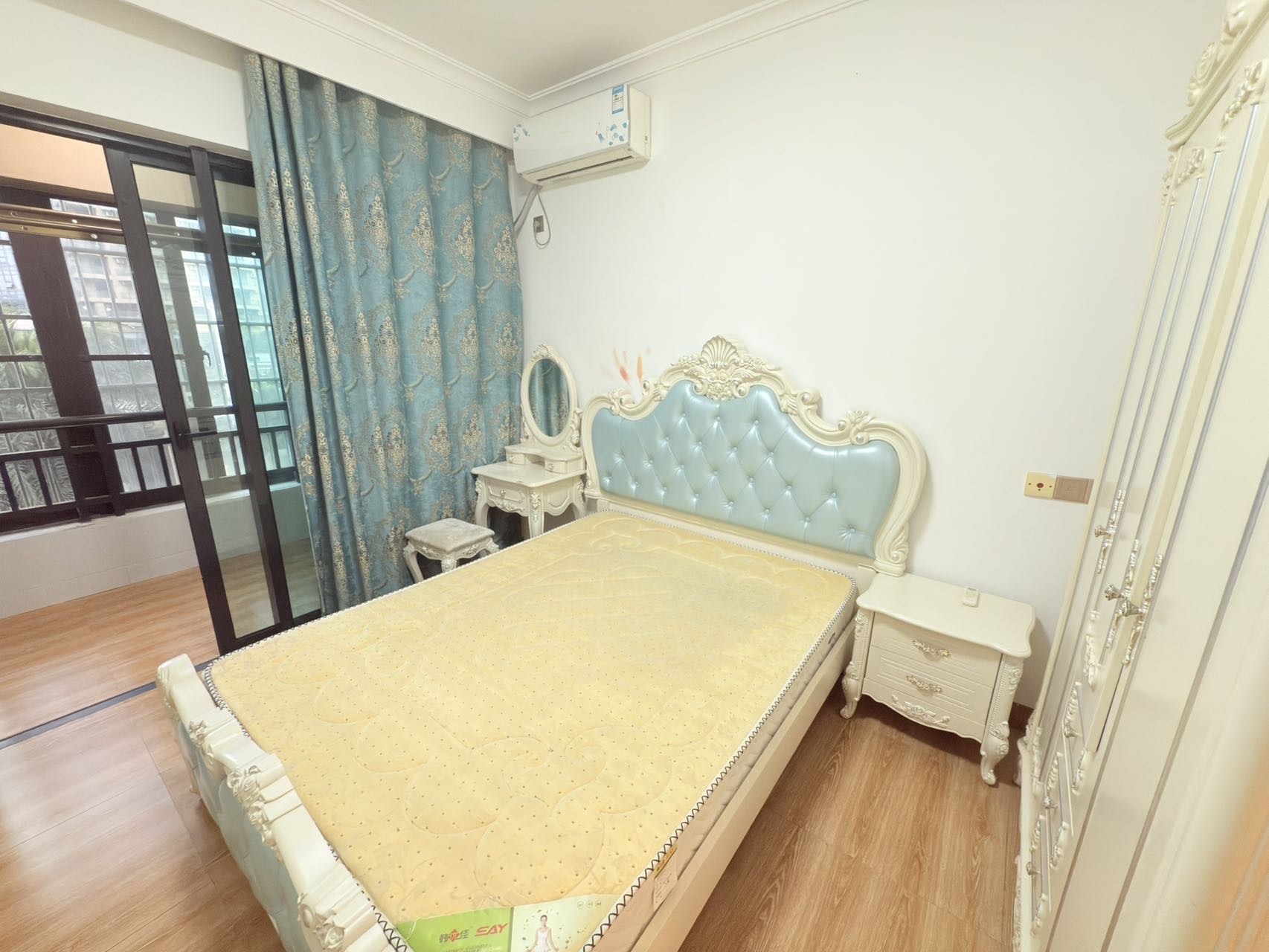 江畔人家 1室1厅1卫 2200.0元/月 江畔人家 1室1厅1卫 2200.0元/月室内图