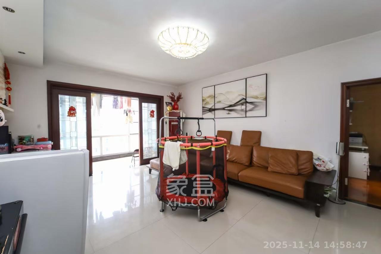 银港水晶城 3室2厅1卫 2900.0元/月 银港水晶城 3室2厅1卫 2900.0元/月室内图