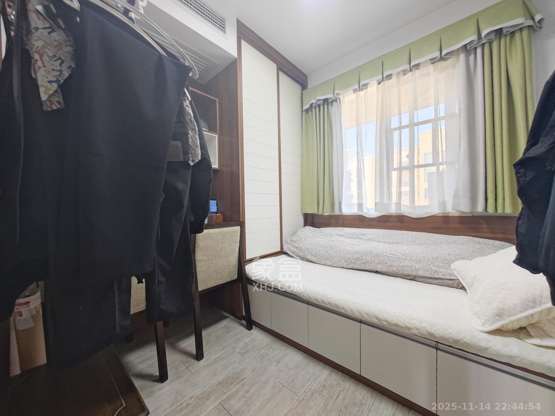 卓越蔚蓝城邦 4室2厅2卫 130.0万 卓越蔚蓝城邦 4室2厅2卫 130.0万卧室