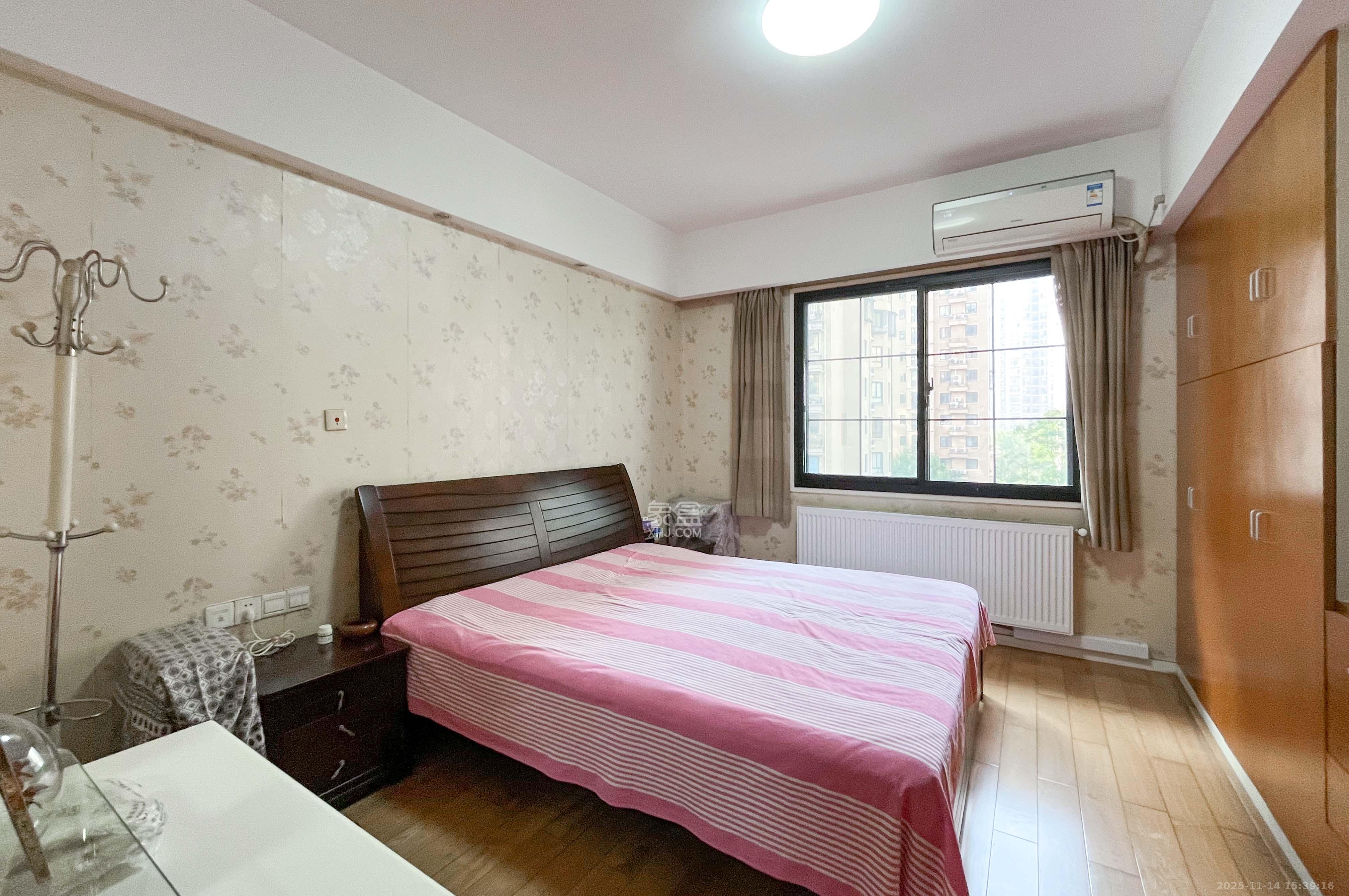 沁园春御院  3室2厅2卫    132.0万其他