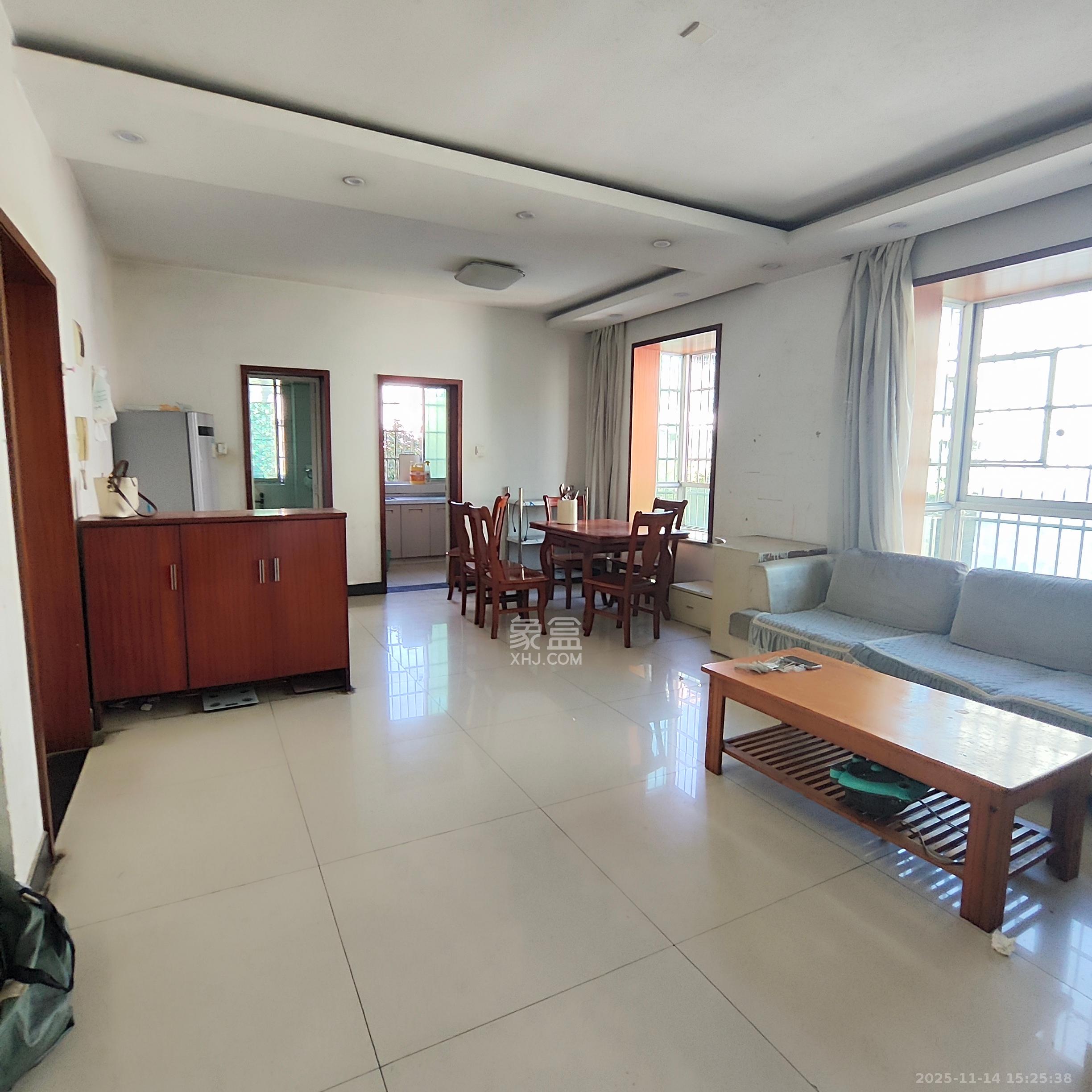 中南汽车世界  2室2厅2卫    1200.0元/月