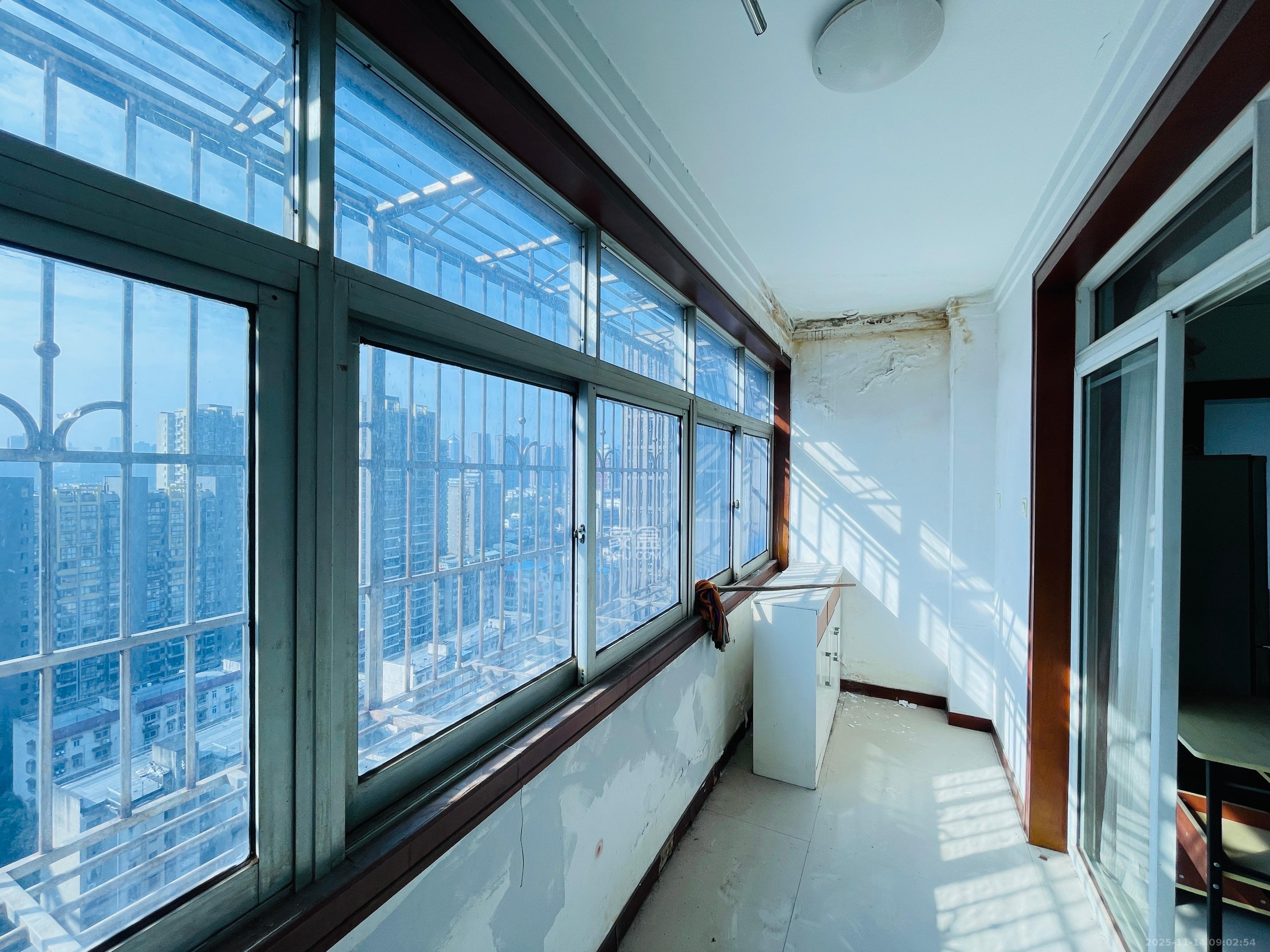 远东公寓  3室1厅1卫    2500.0元/月室内图