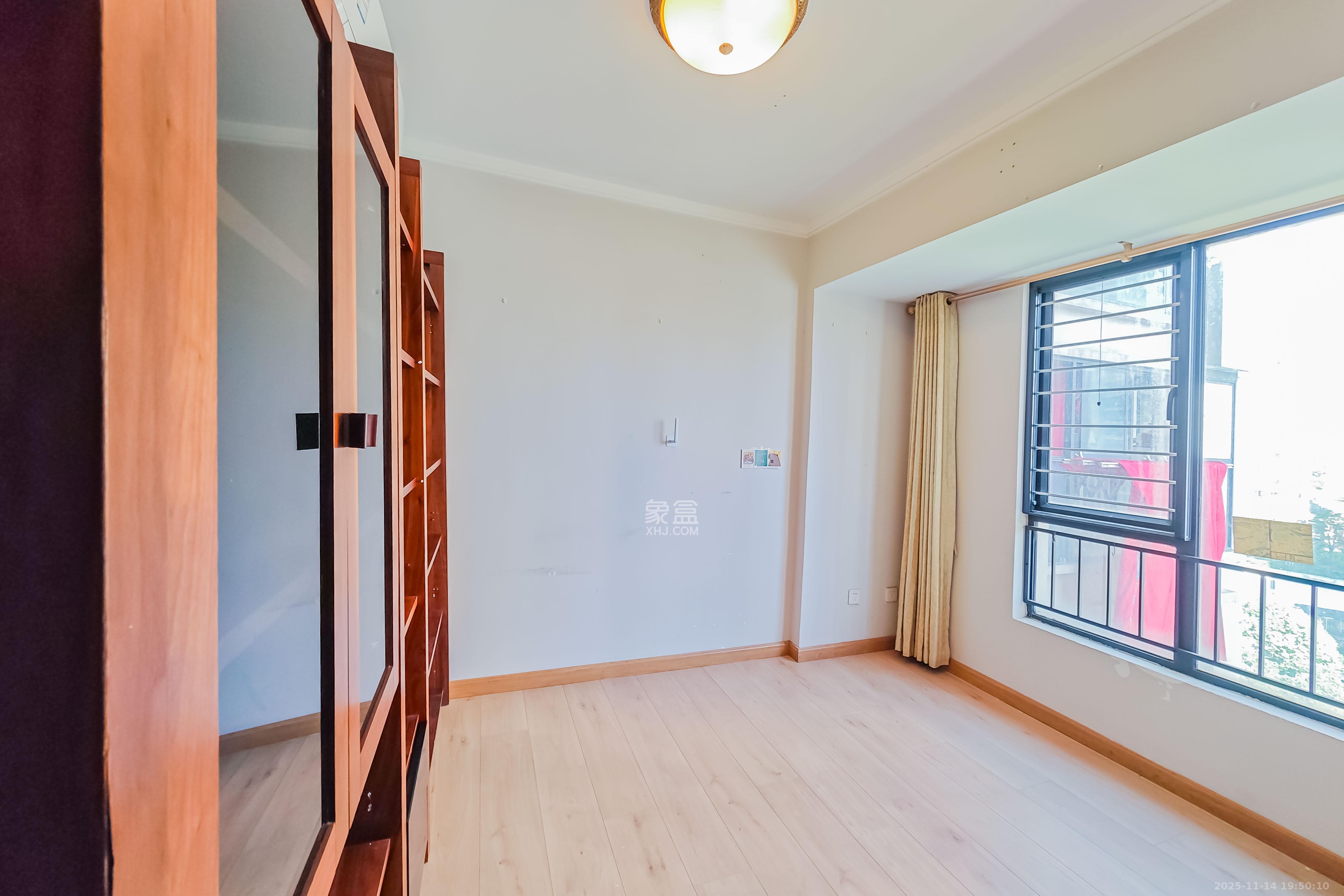 万科金域华府一期  3室2厅1卫    92.0万卧室