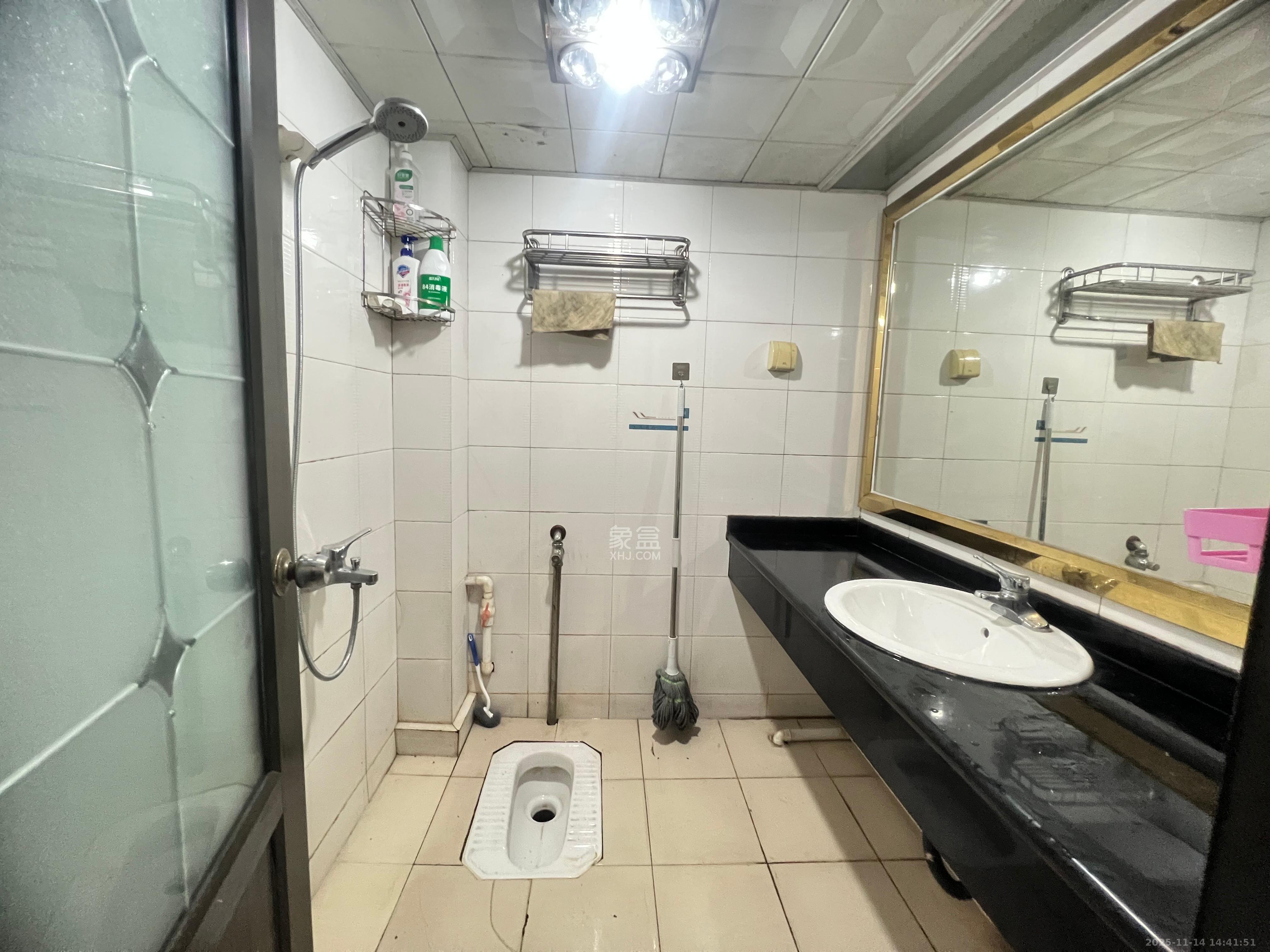 中南汽车世界  2室2厅1卫    1000.0元/月室内图