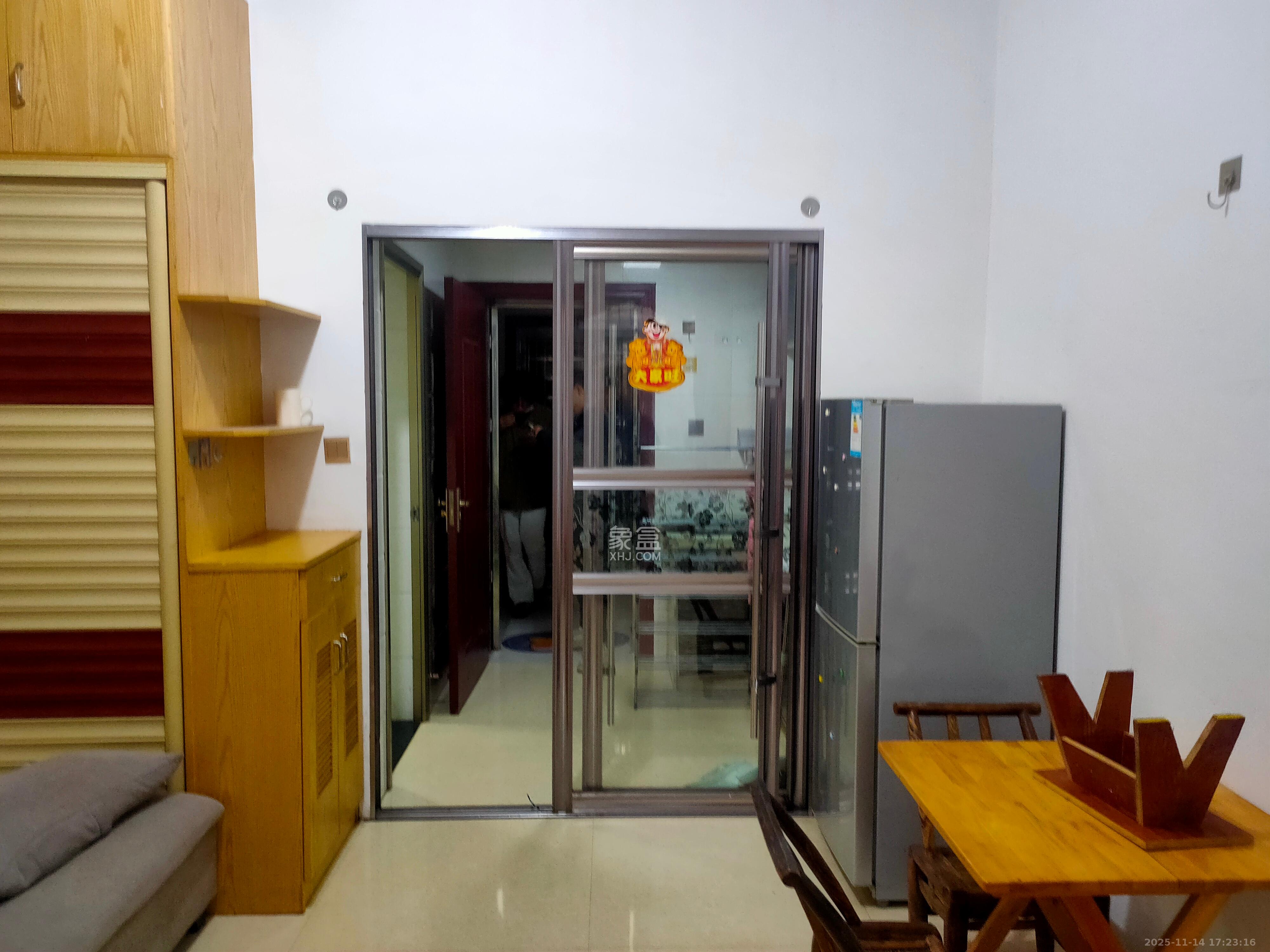 骑龙安置小区 1室1厅1卫 1200.0元/月 骑龙安置小区 1室1厅1卫 1200.0元/月室内图