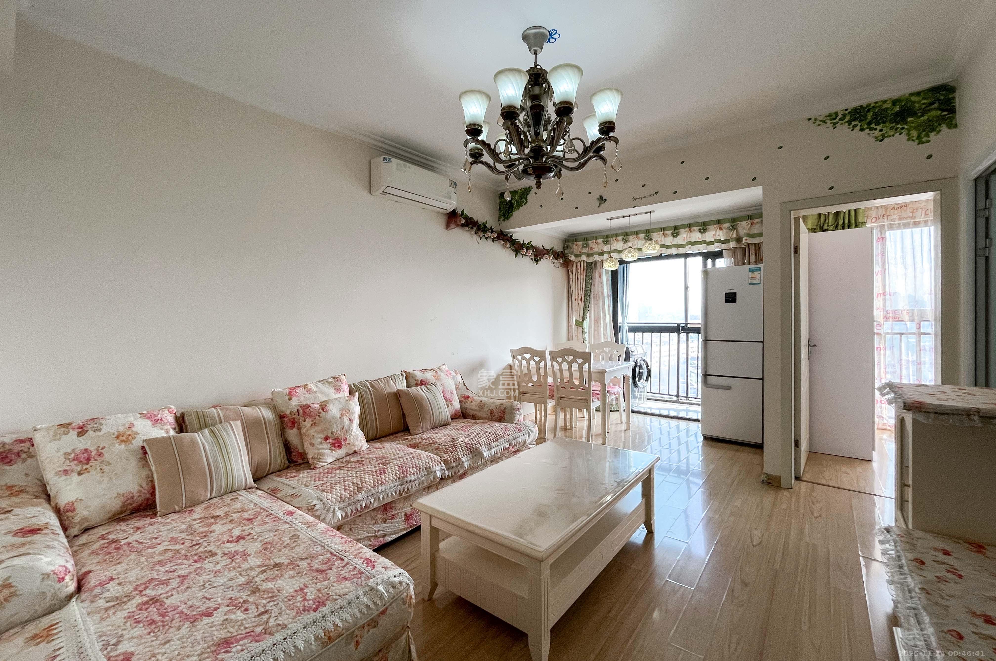 西铁馨寓(西铁领寓) 1室1厅1卫 48.0万 西铁馨寓(西铁领寓) 1室1厅1卫 48.0万客厅