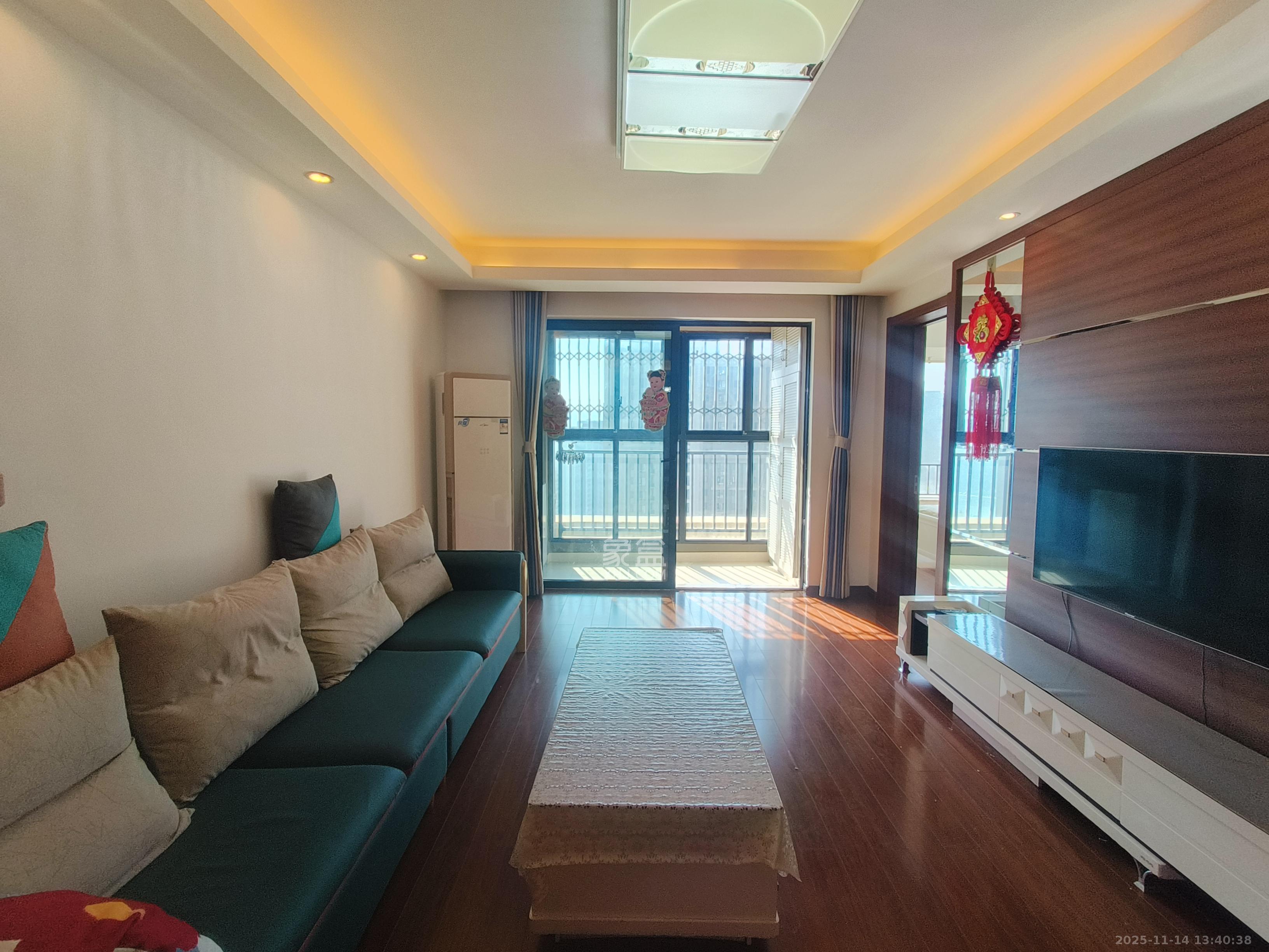 万科城  3室2厅1卫    2400.0元/月