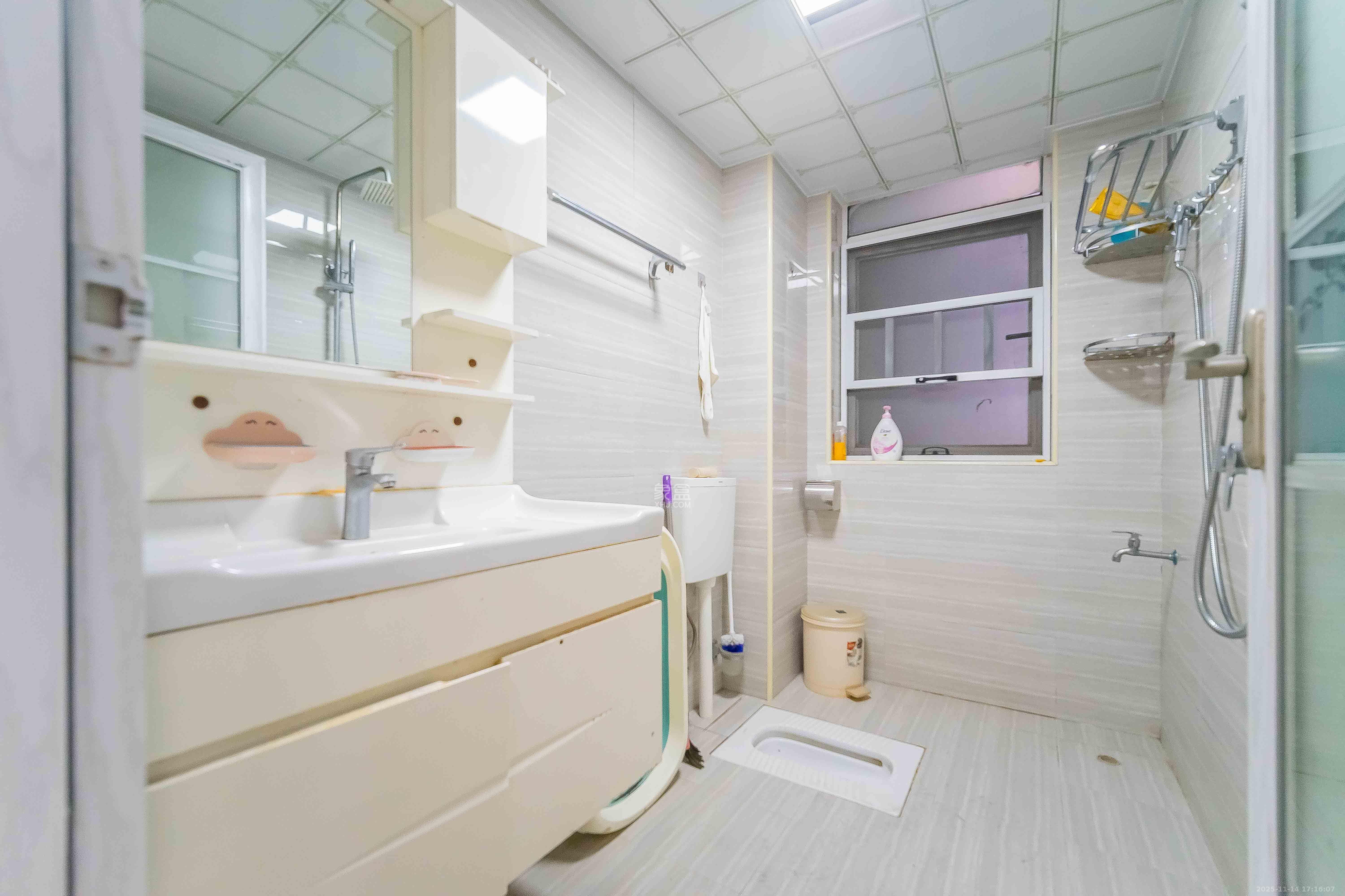 绿地之窗  3室2厅2卫    2500.0元/月室内图