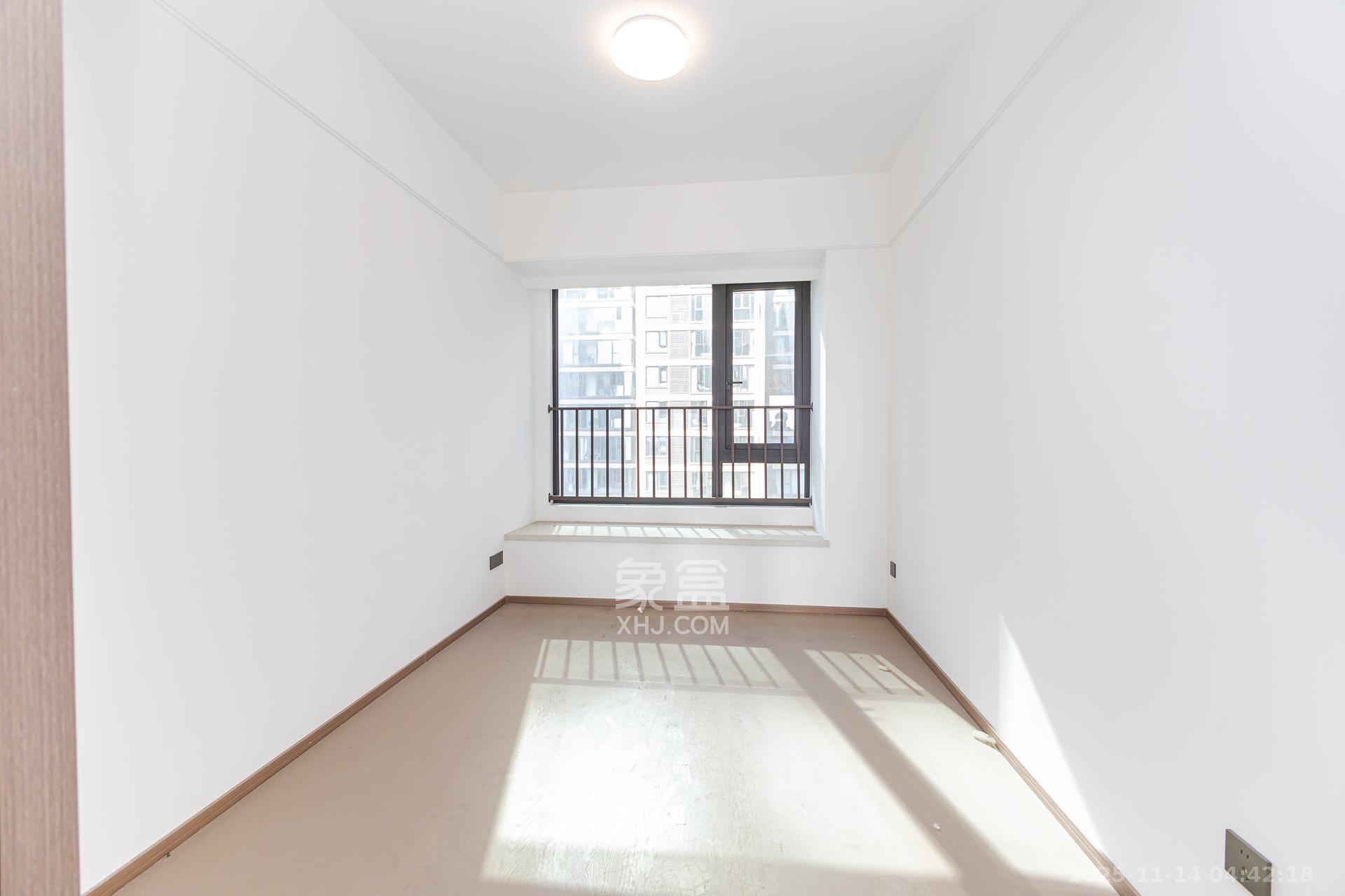 时代建发和著  4室2厅1卫    330.0万卧室