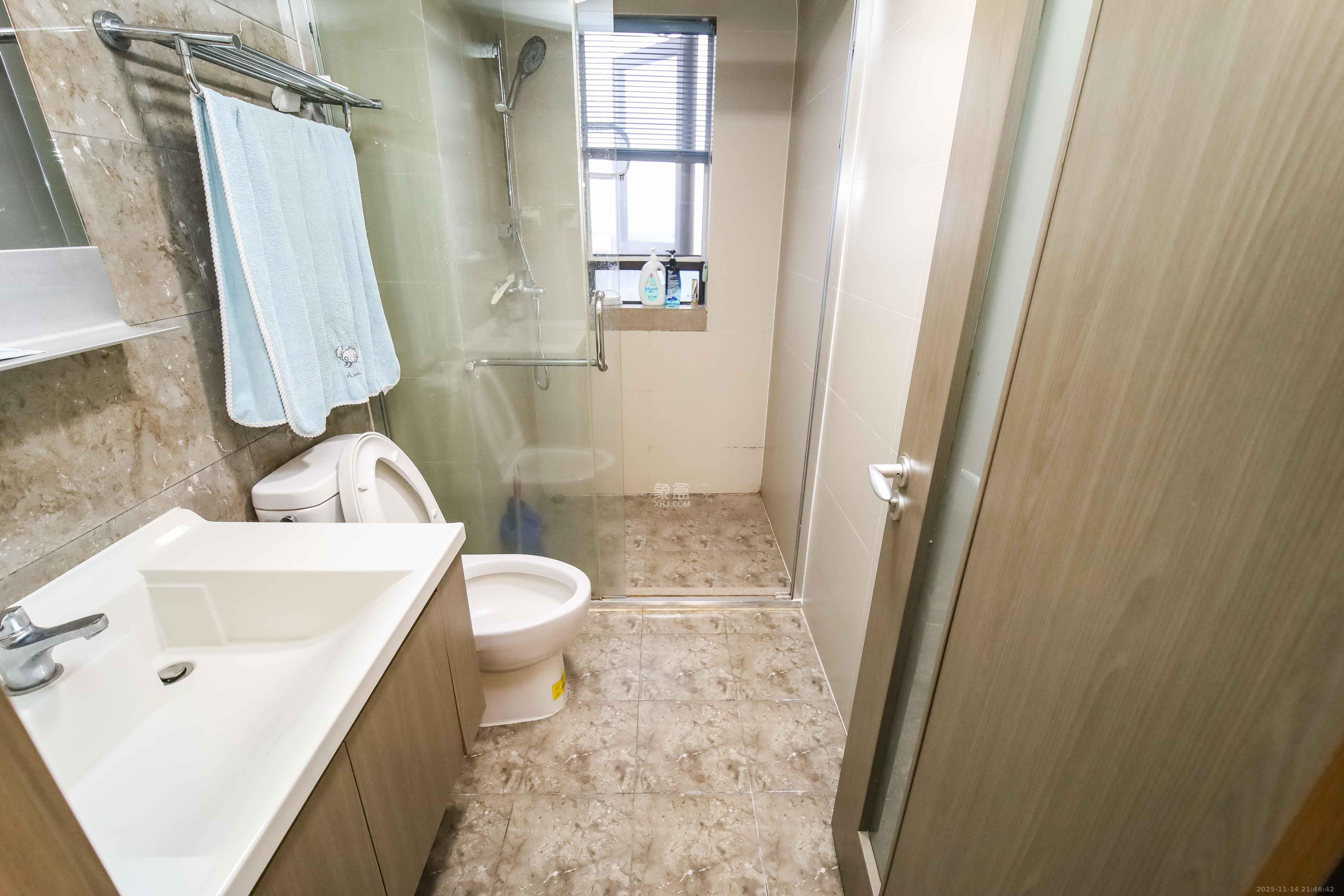 万科金域蓝湾  4室2厅2卫    185.0万卫生间