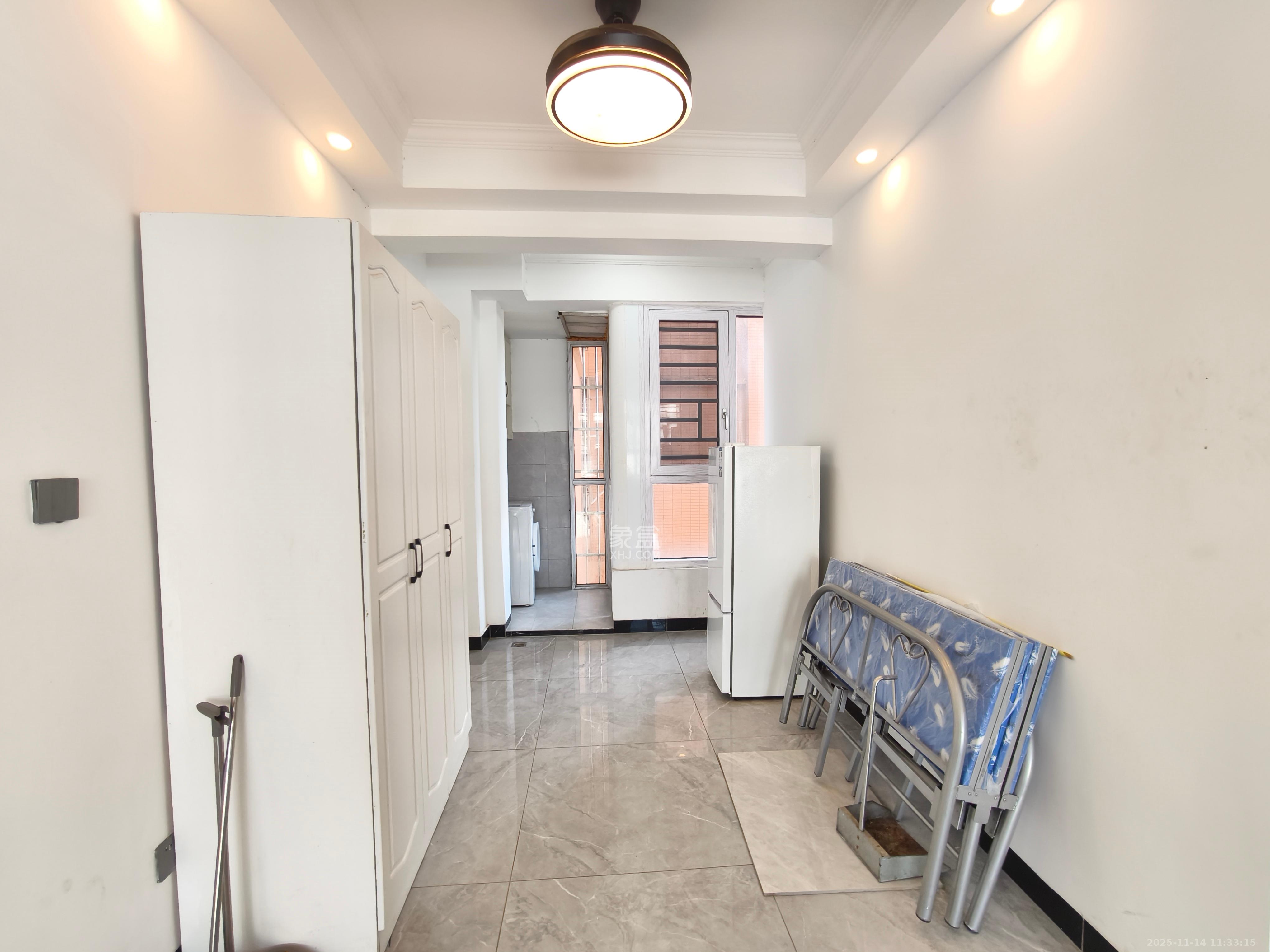 紫华郡  3室2厅2卫    49.8万客厅