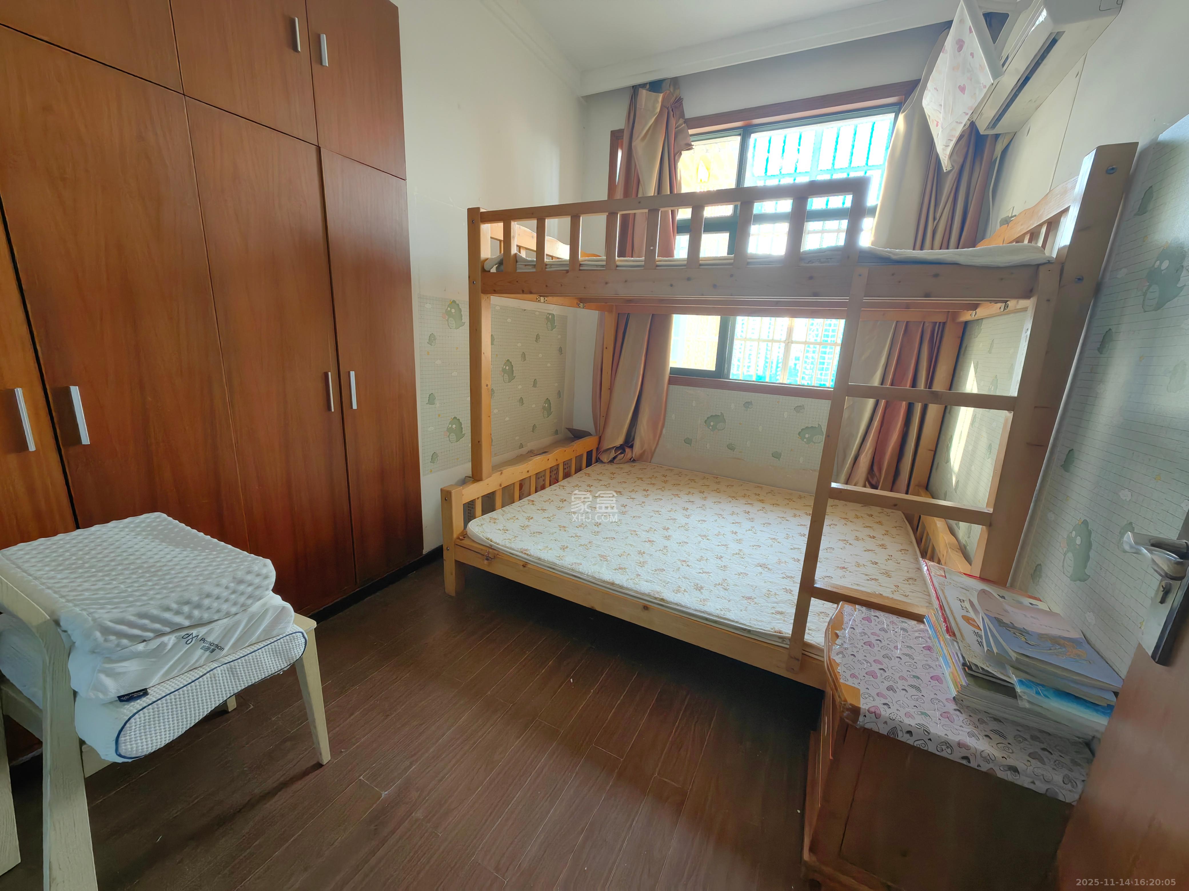 三角花园星城  3室2厅2卫    3500.0元/月室内图