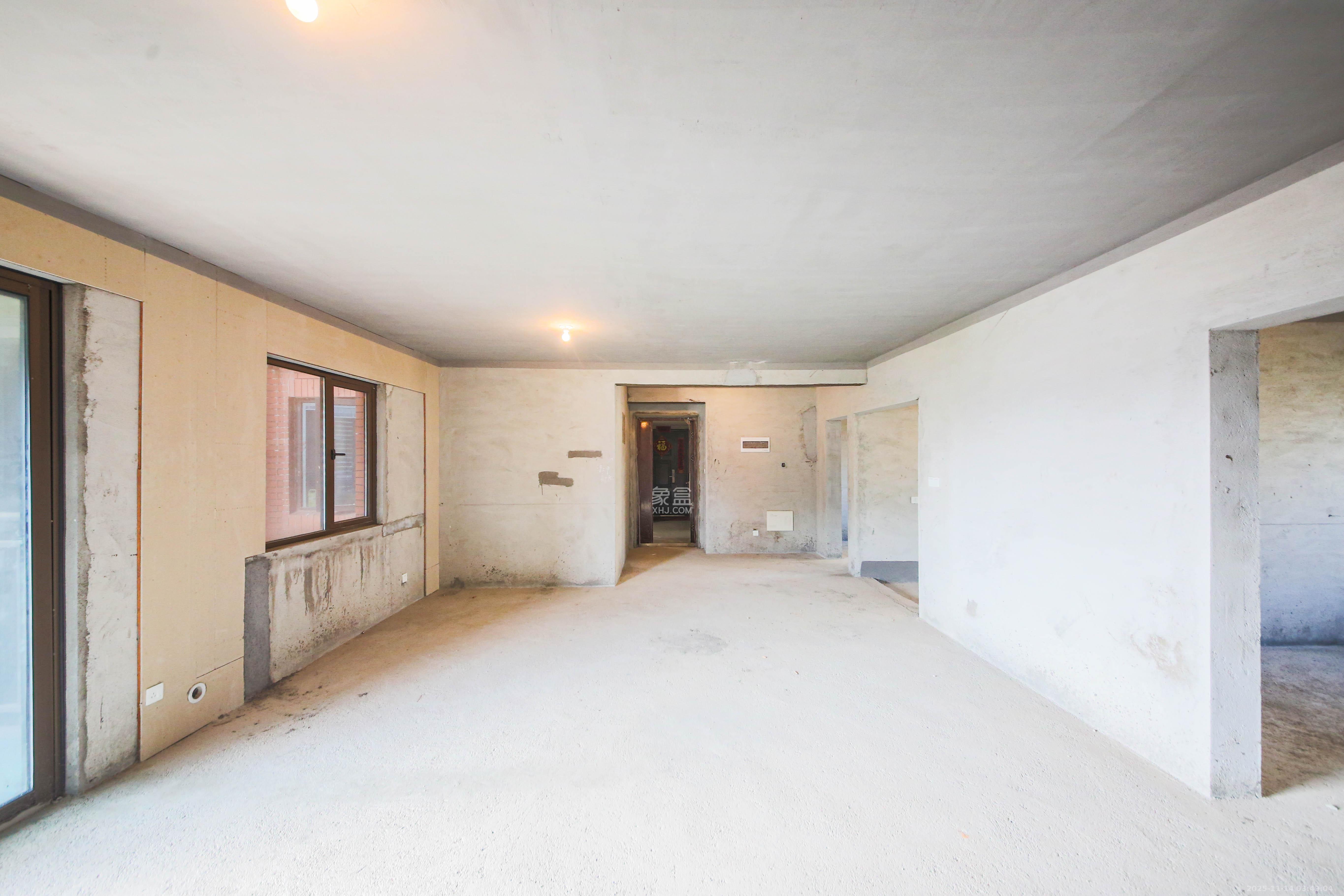 香缇雅苑（鑫远翡丽郡二期）  4室2厅2卫    176.0万客厅