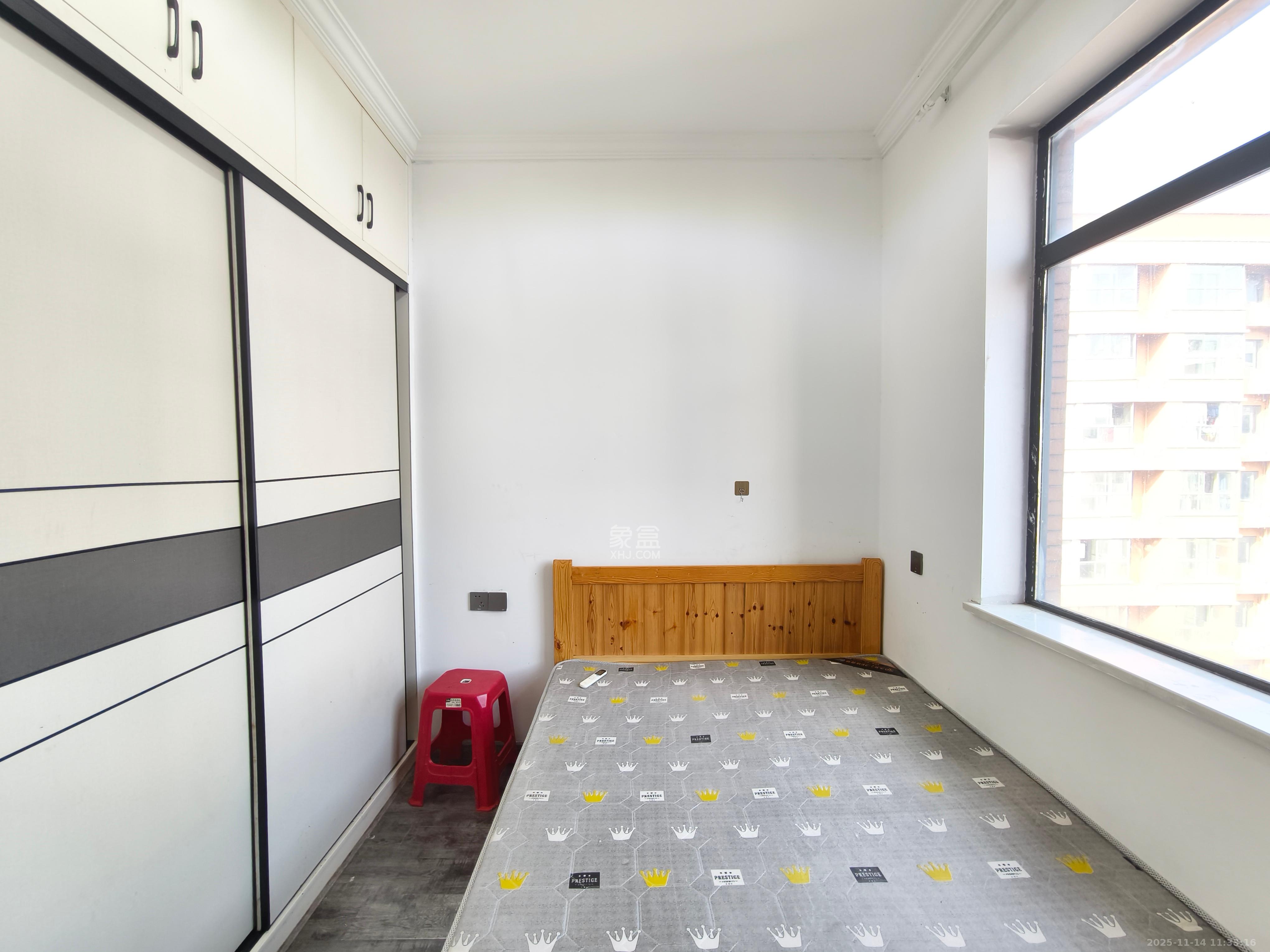 紫华郡 3室2厅2卫 49.8万 紫华郡 3室2厅2卫 49.8万卧室