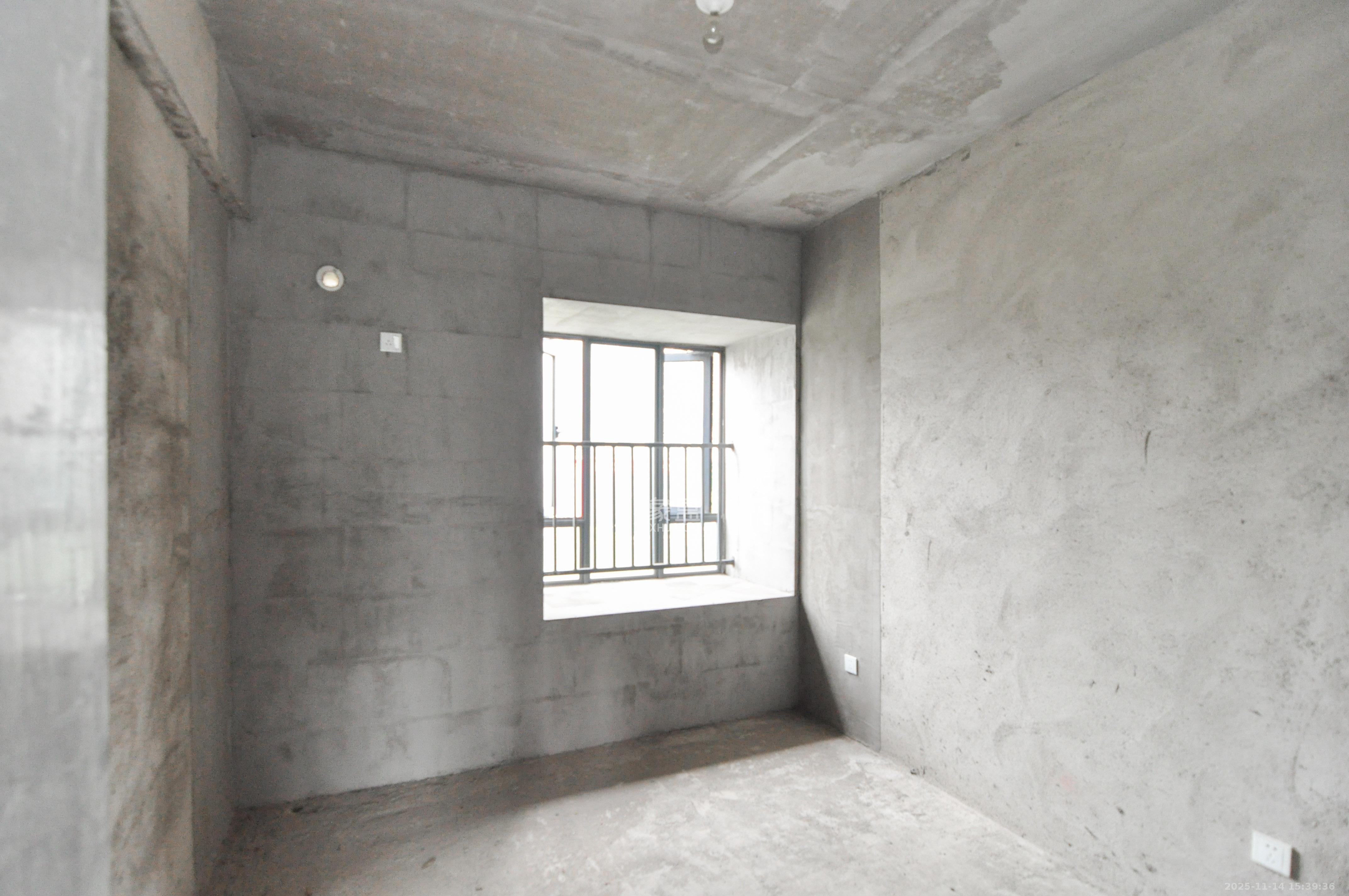 璞悦府  4室2厅2卫    146.0万其他