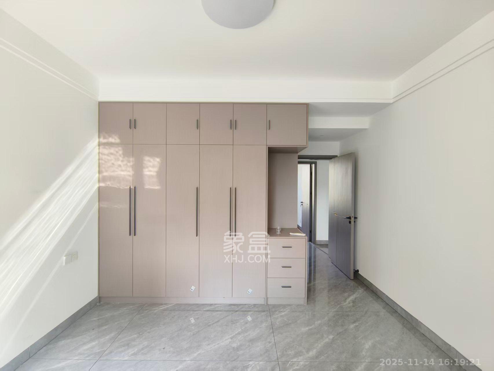 明发阅江悦府  3室2厅2卫    2100.0元/月室内图