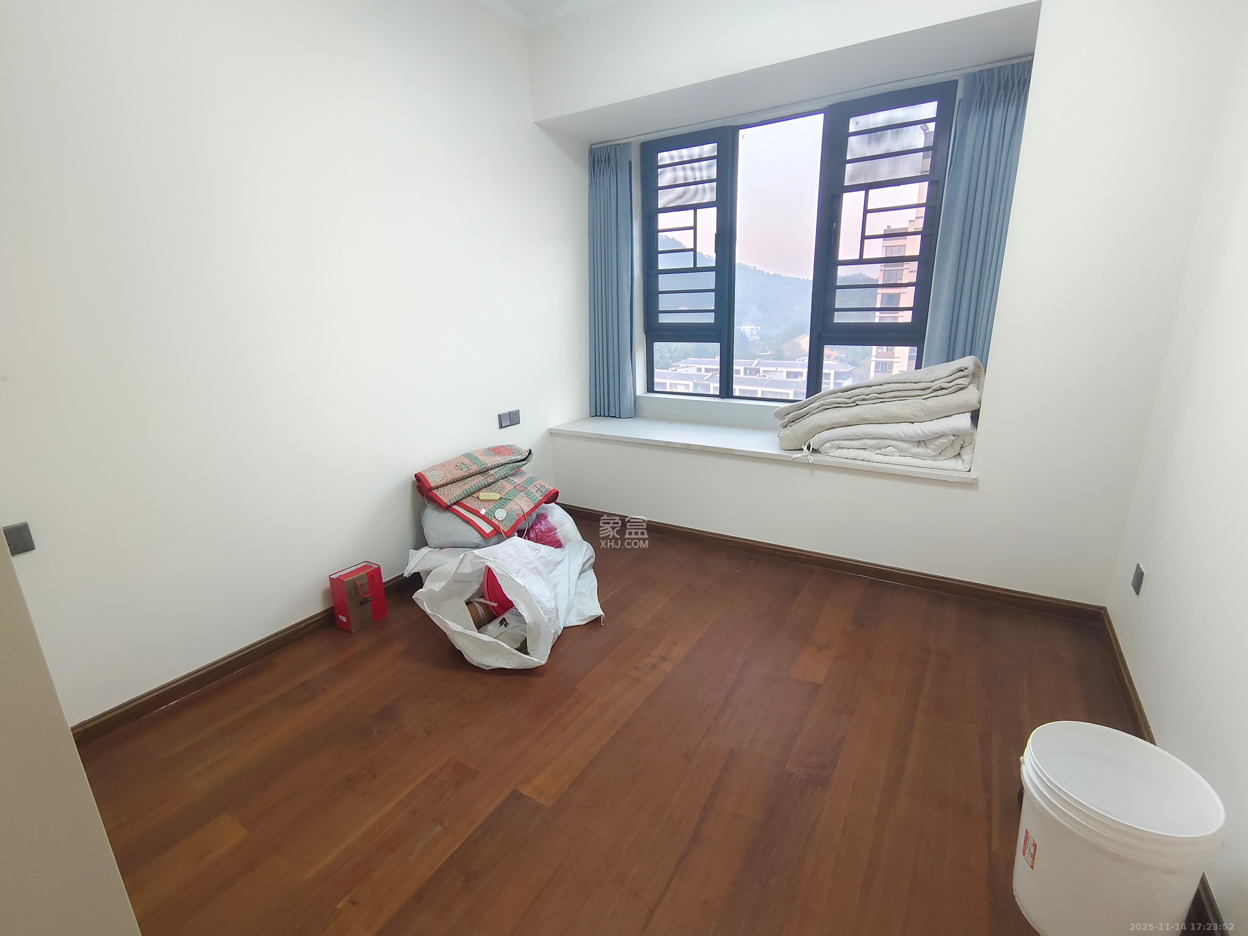 招商雍山湖  4室2厅3卫    4500.0元/月室内图