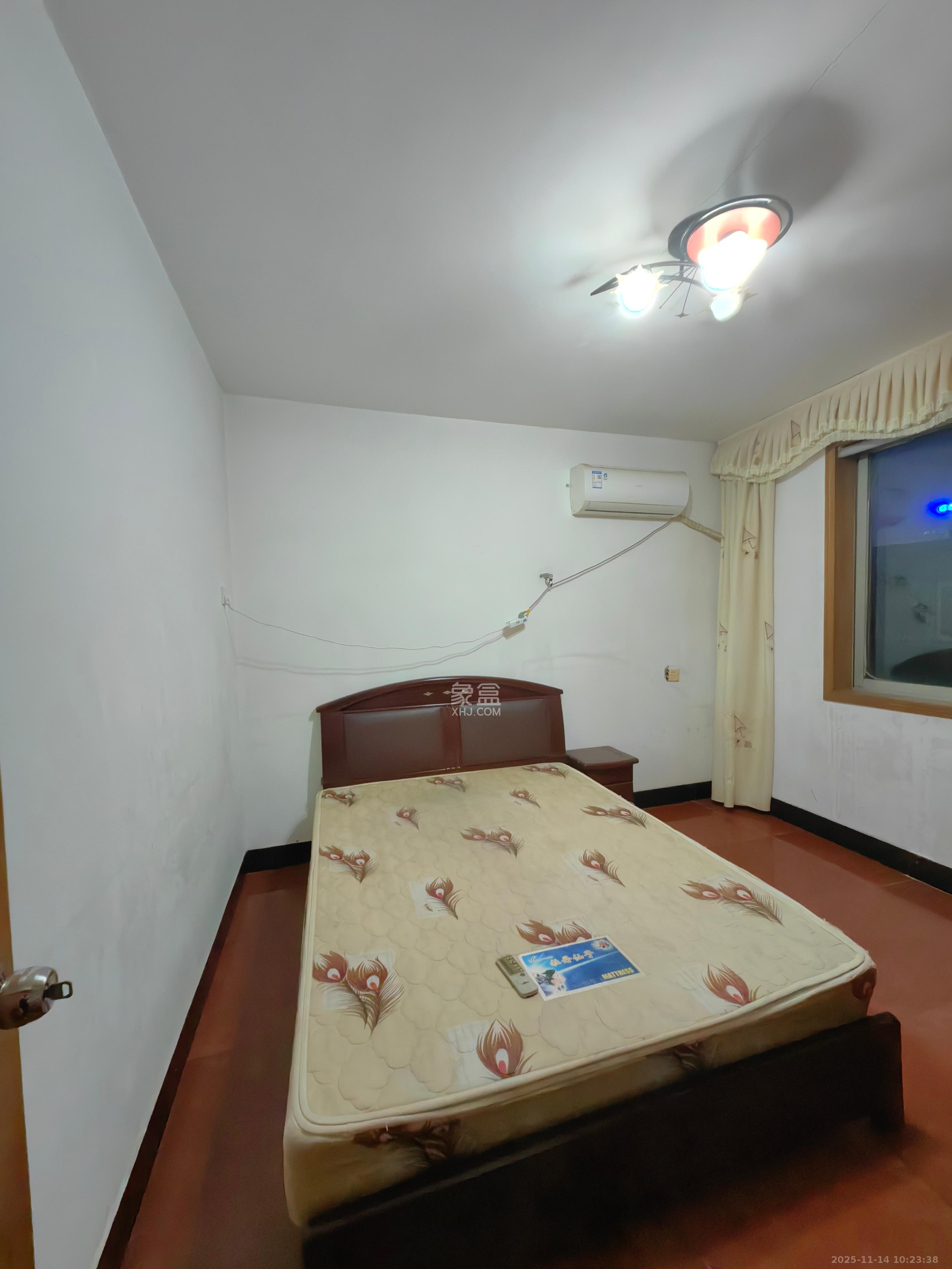 紫荆园社区新铁路宿舍(长铁下大垅) 3室1厅1卫 1500.0元/月 紫荆园社区新铁路宿舍(长铁下大垅) 3室1厅1卫 1500.0元/月室内图