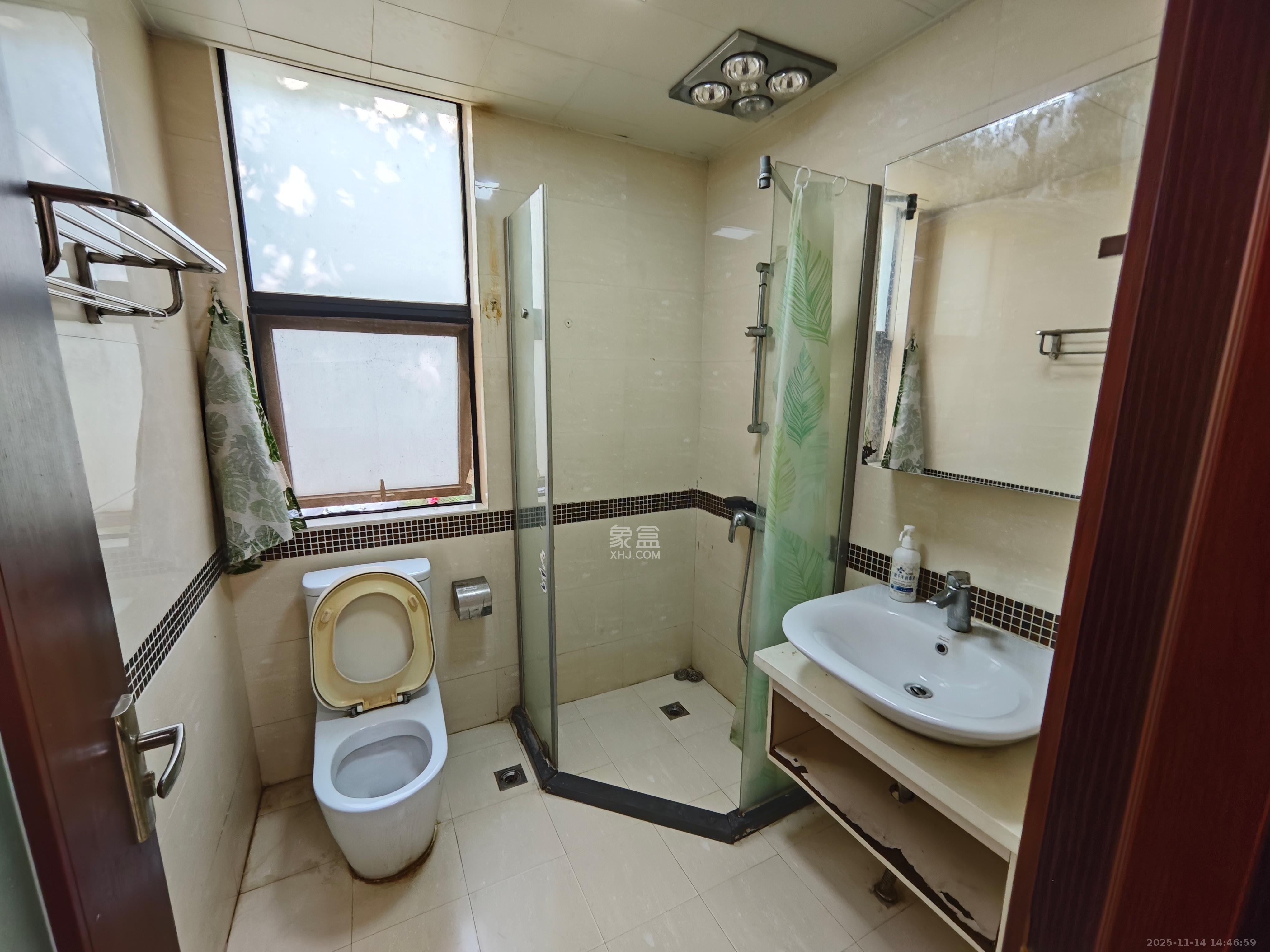 阳光100三期  2室1厅1卫    2100.0元/月室内图