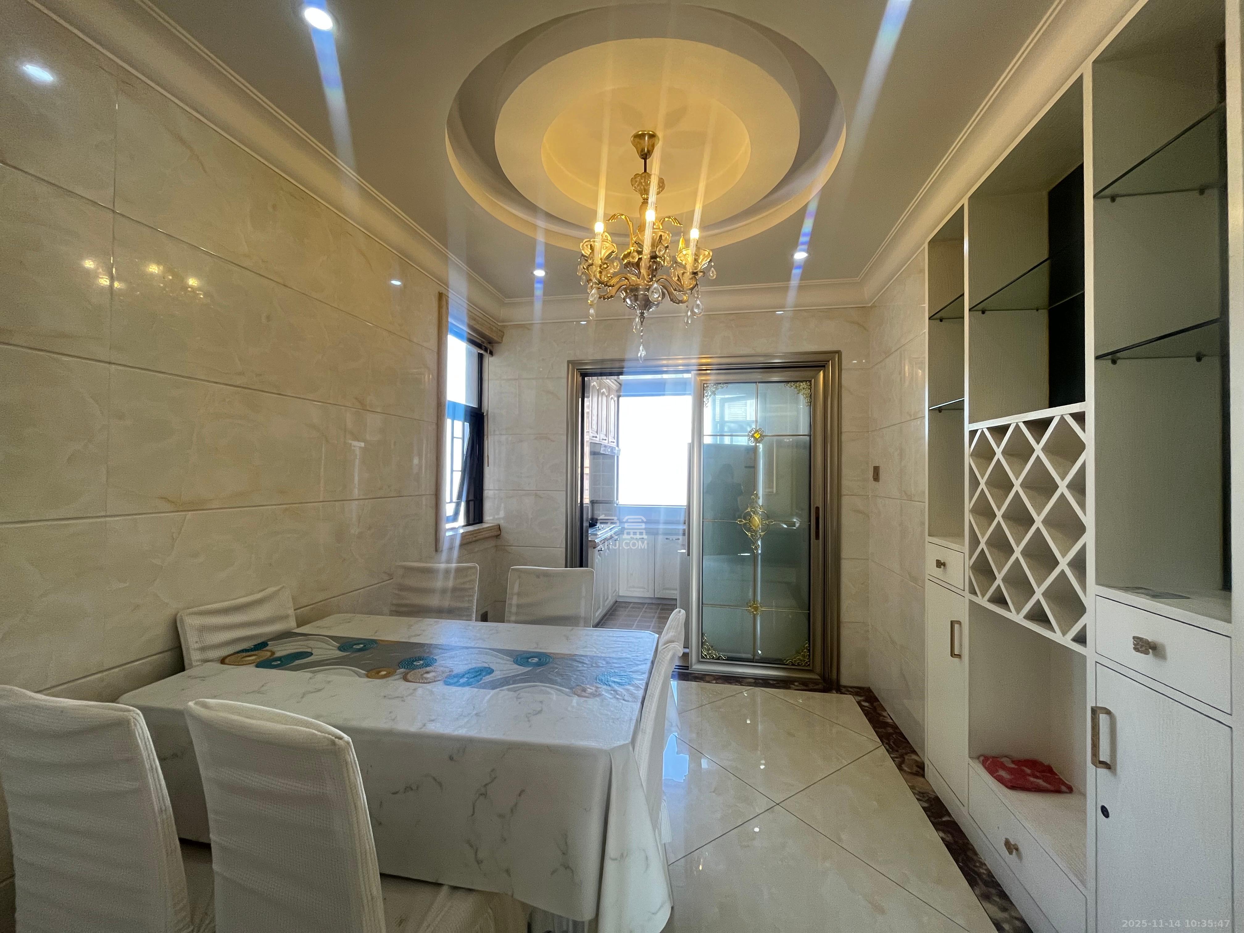 旭辉华庭 3室2厅2卫 2800.0元/月 旭辉华庭 3室2厅2卫 2800.0元/月室内图