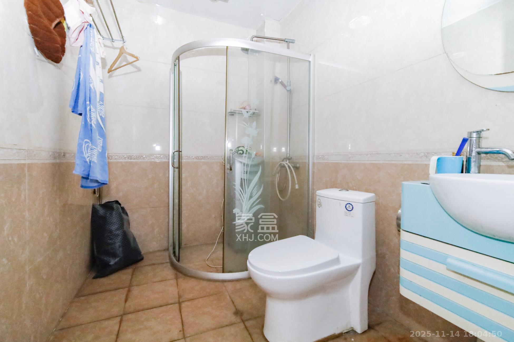 恒盛世家  3室2厅2卫    115.0万卫生间