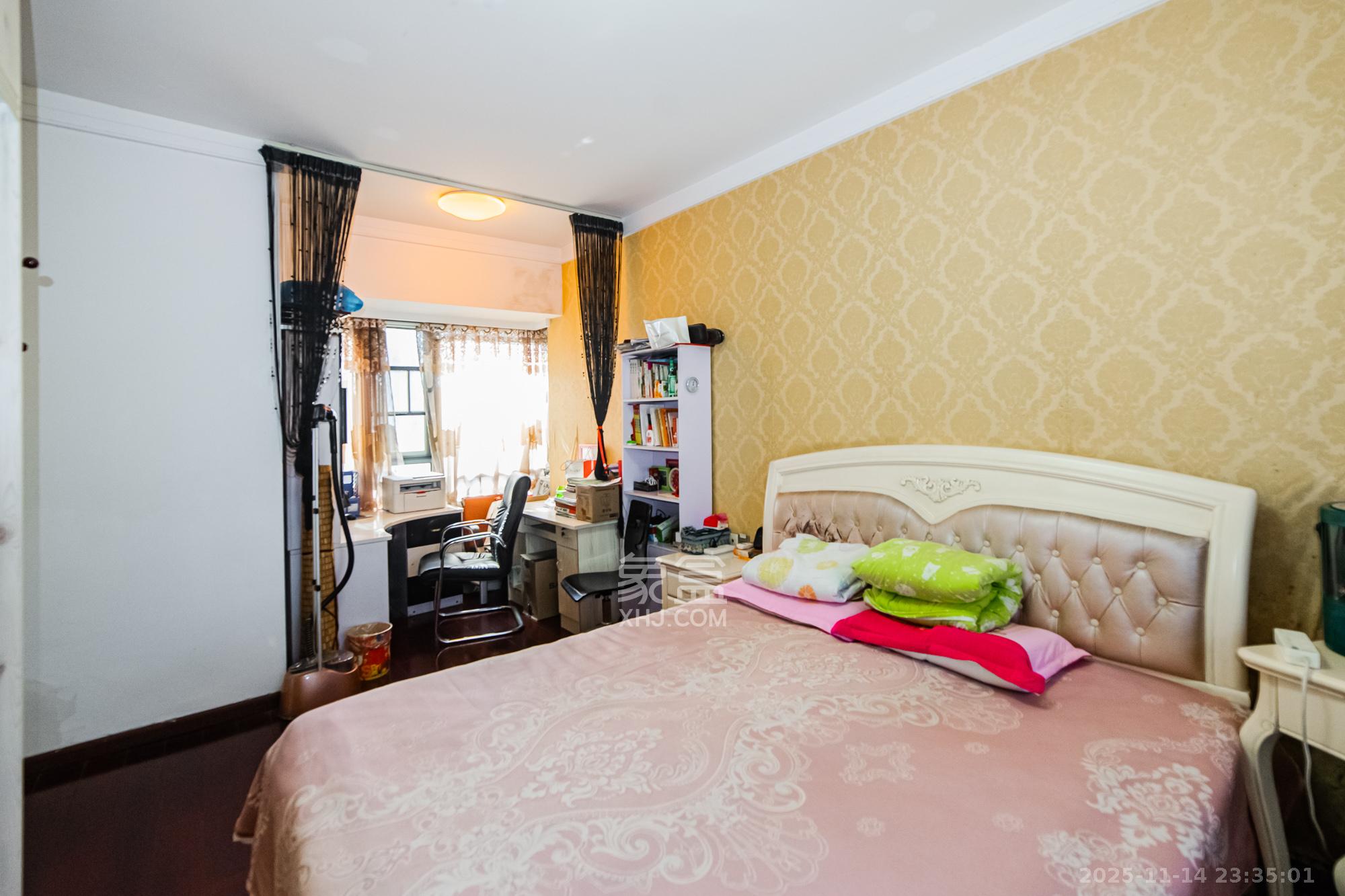 珠江花城四期花盛 3室2厅2卫 115.0万 珠江花城四期花盛 3室2厅2卫 115.0万卧室