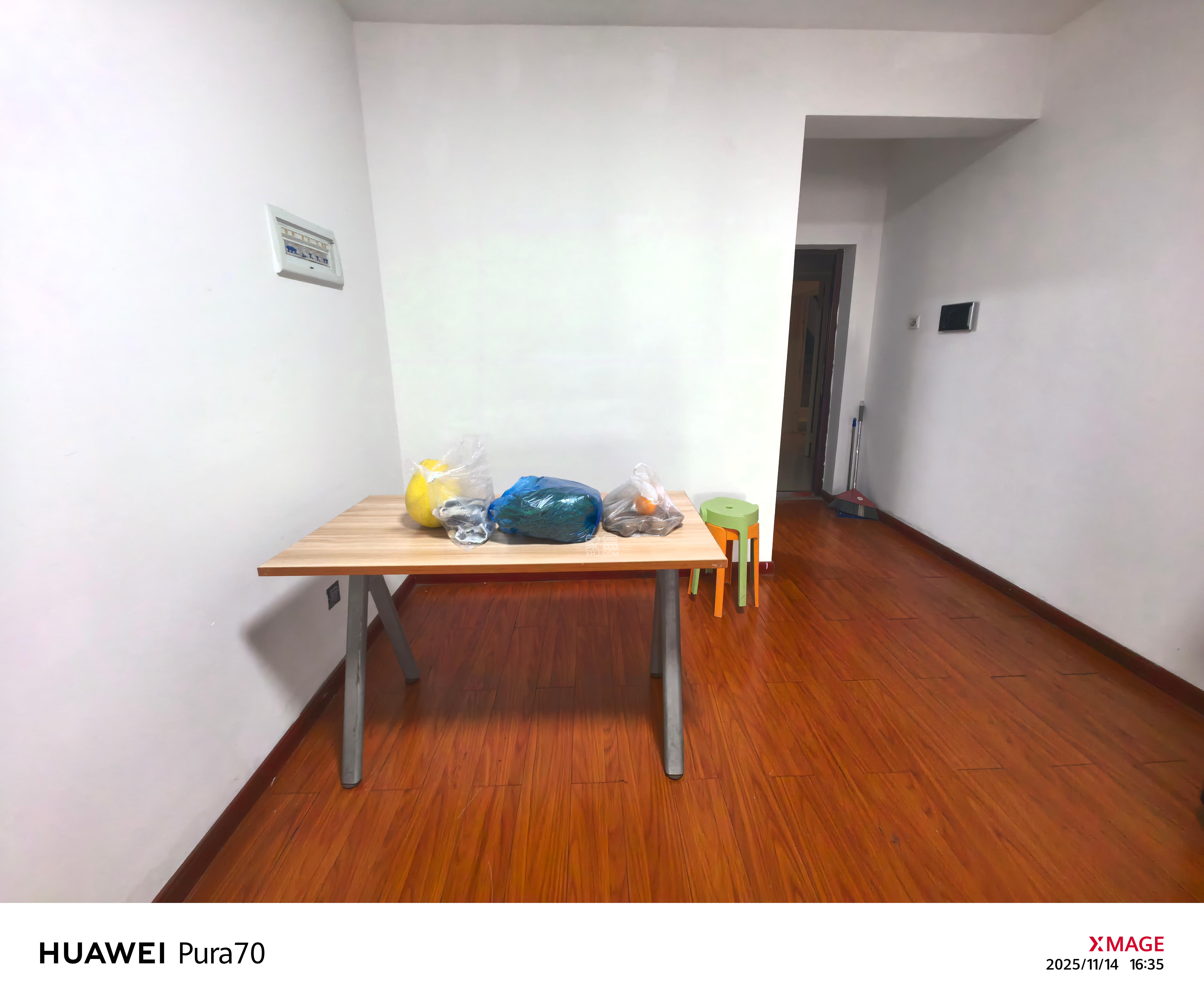 恒广国际景园一二区 1室2厅1卫 1900.0元/月 恒广国际景园一二区 1室2厅1卫 1900.0元/月室内图