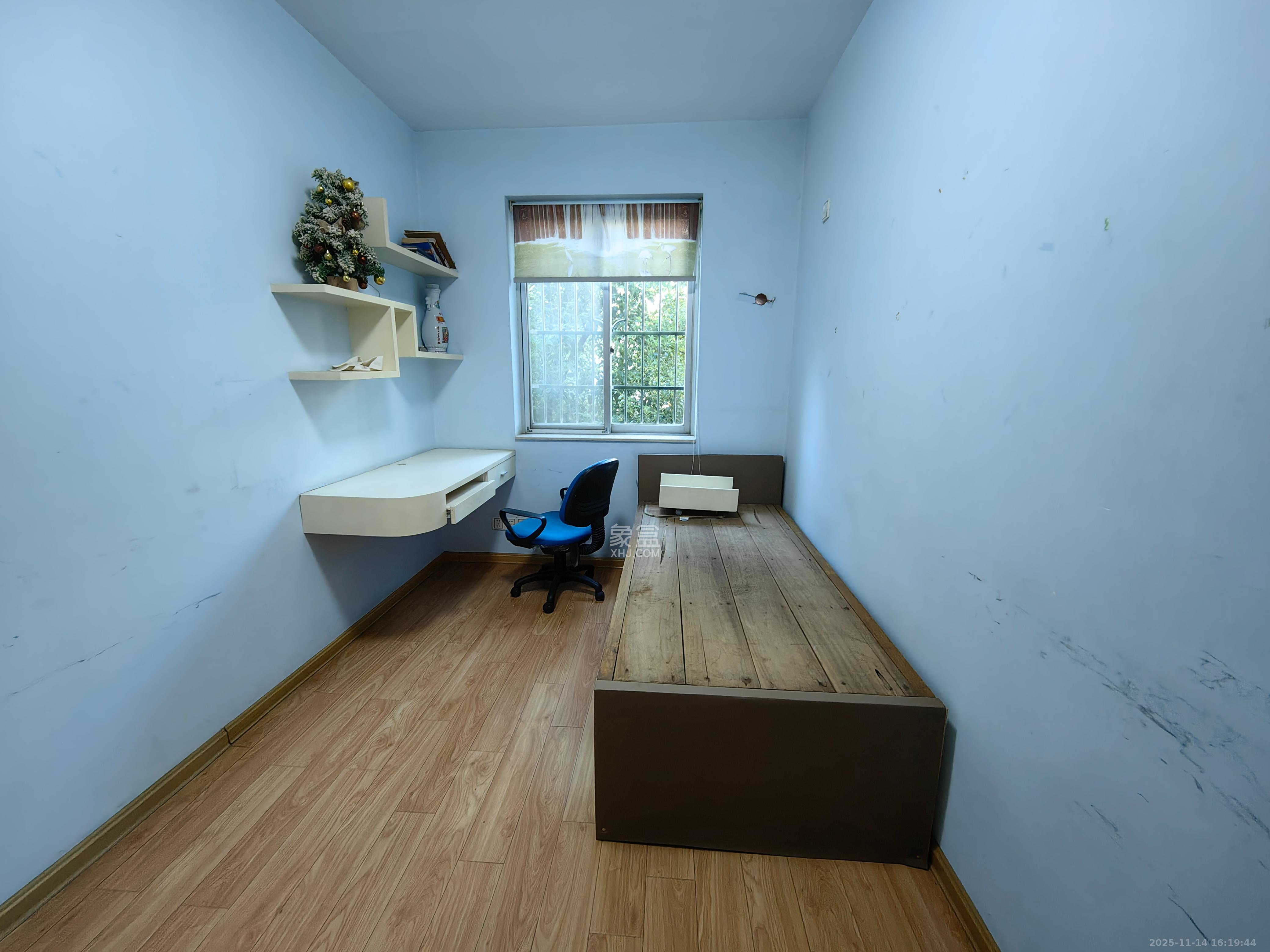 中南汽车世界 3室2厅1卫 1300.0元/月 中南汽车世界 3室2厅1卫 1300.0元/月室内图